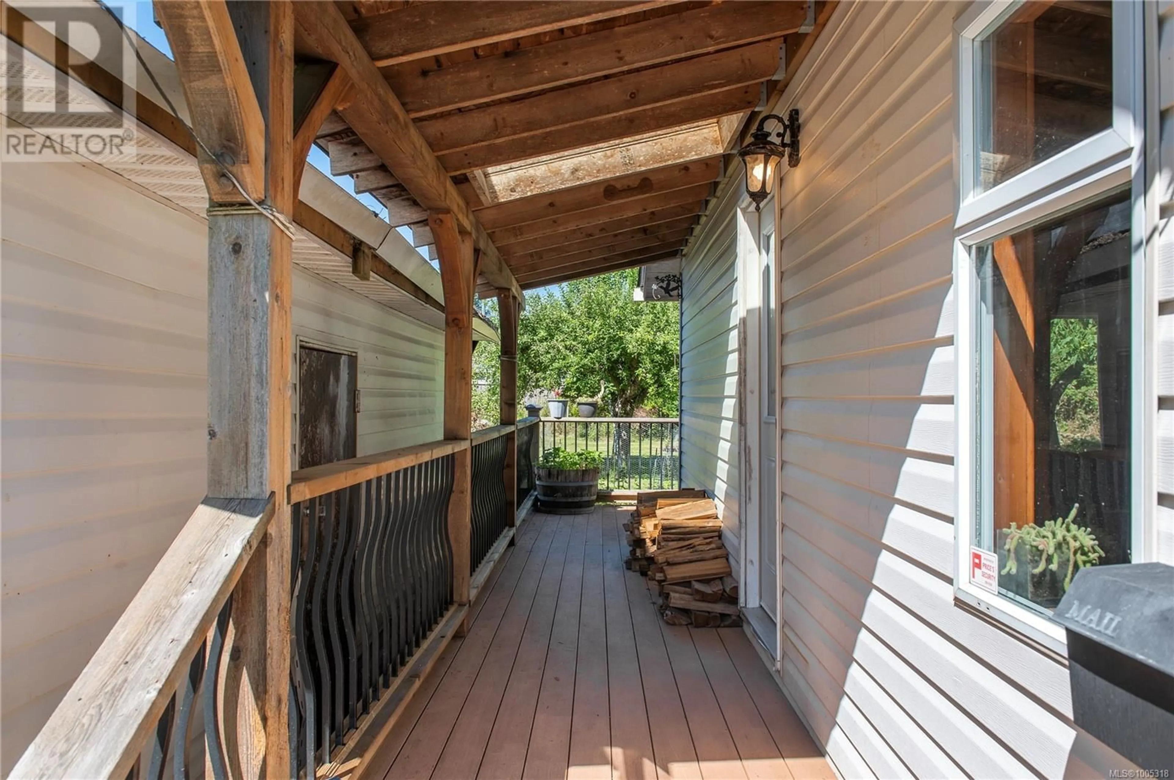 Patio, street for 360 FISHER ROAD, Campbell River British Columbia V9W3K9