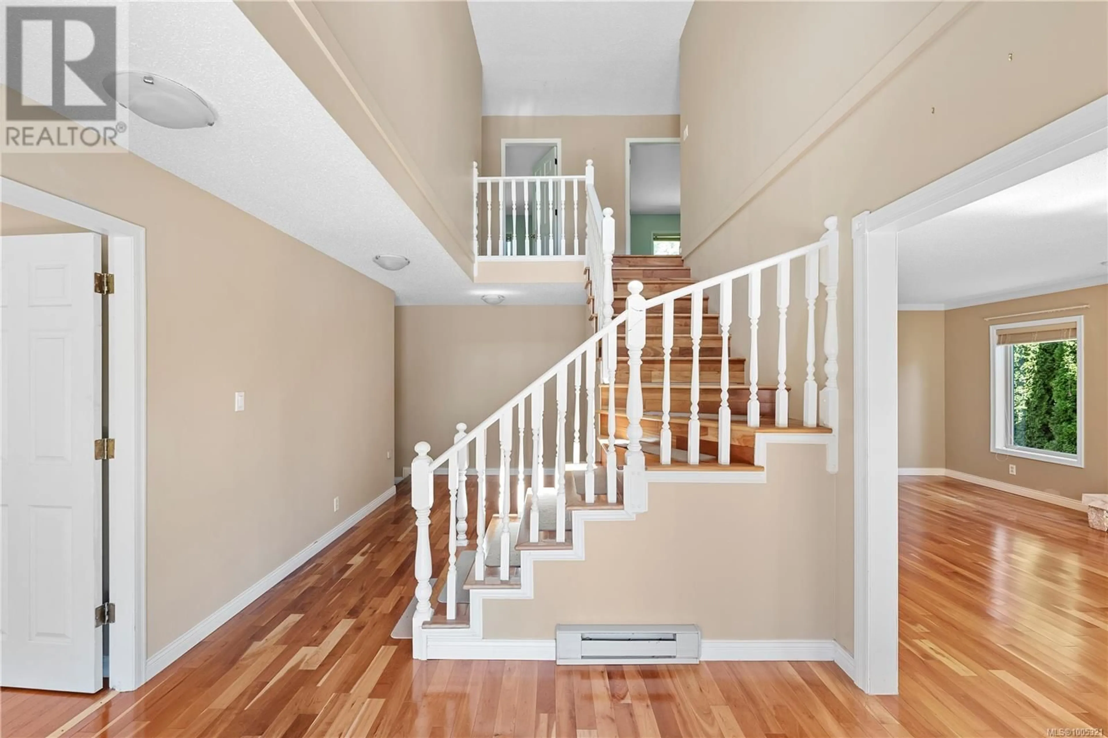Indoor foyer for 3152 WESSEX CLOSE, Oak Bay British Columbia V8P5N2