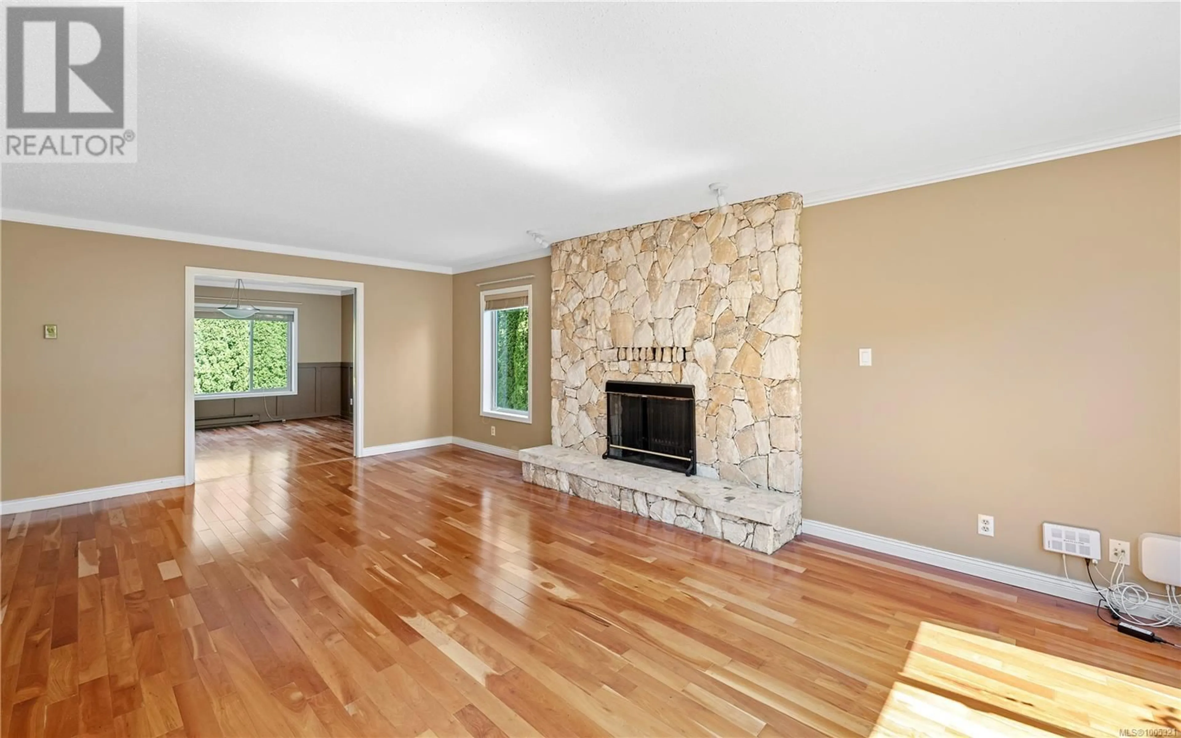 Living room with furniture, unknown for 3152 WESSEX CLOSE, Oak Bay British Columbia V8P5N2
