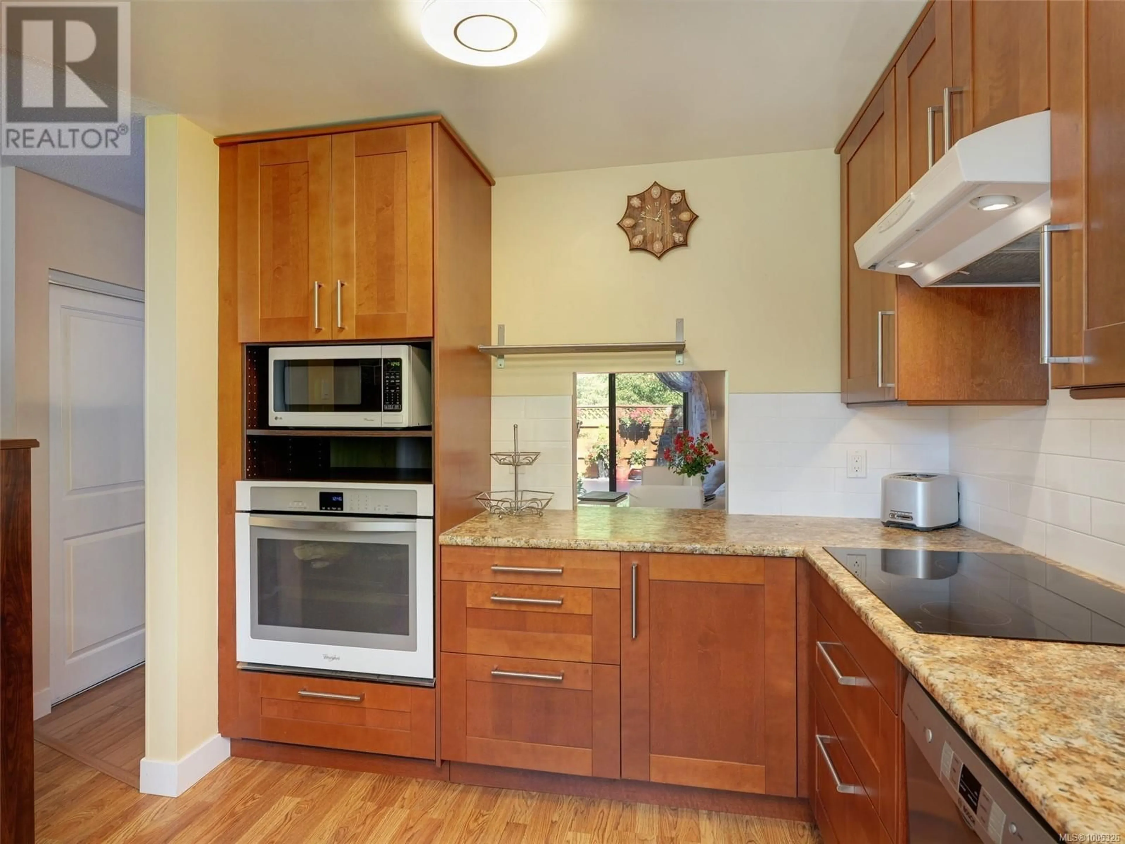 Standard kitchen, unknown for 205 - 642 AGNES STREET, Saanich British Columbia V8Z2E6