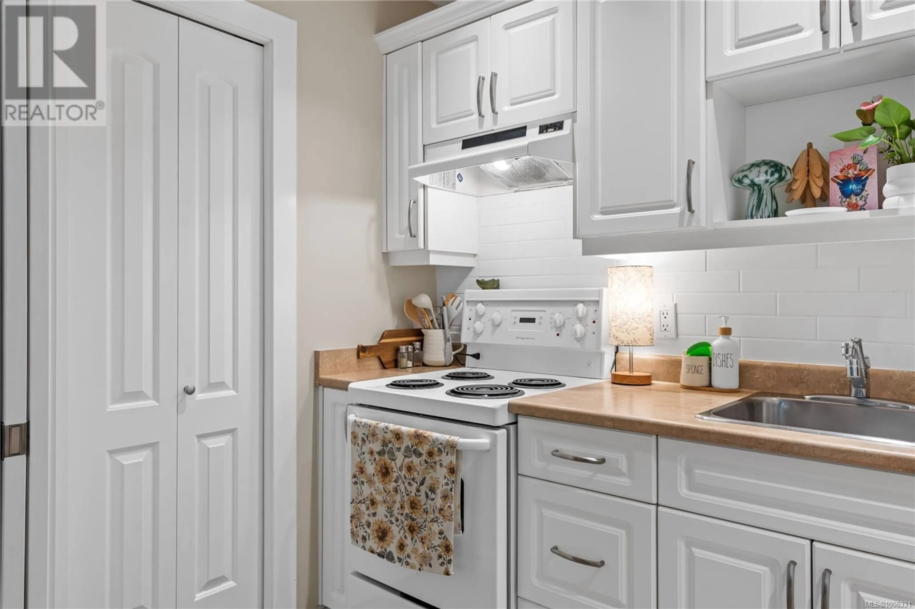 Standard kitchen, unknown for 806 - 261 MILLS STREET, Parksville British Columbia V9P2N5