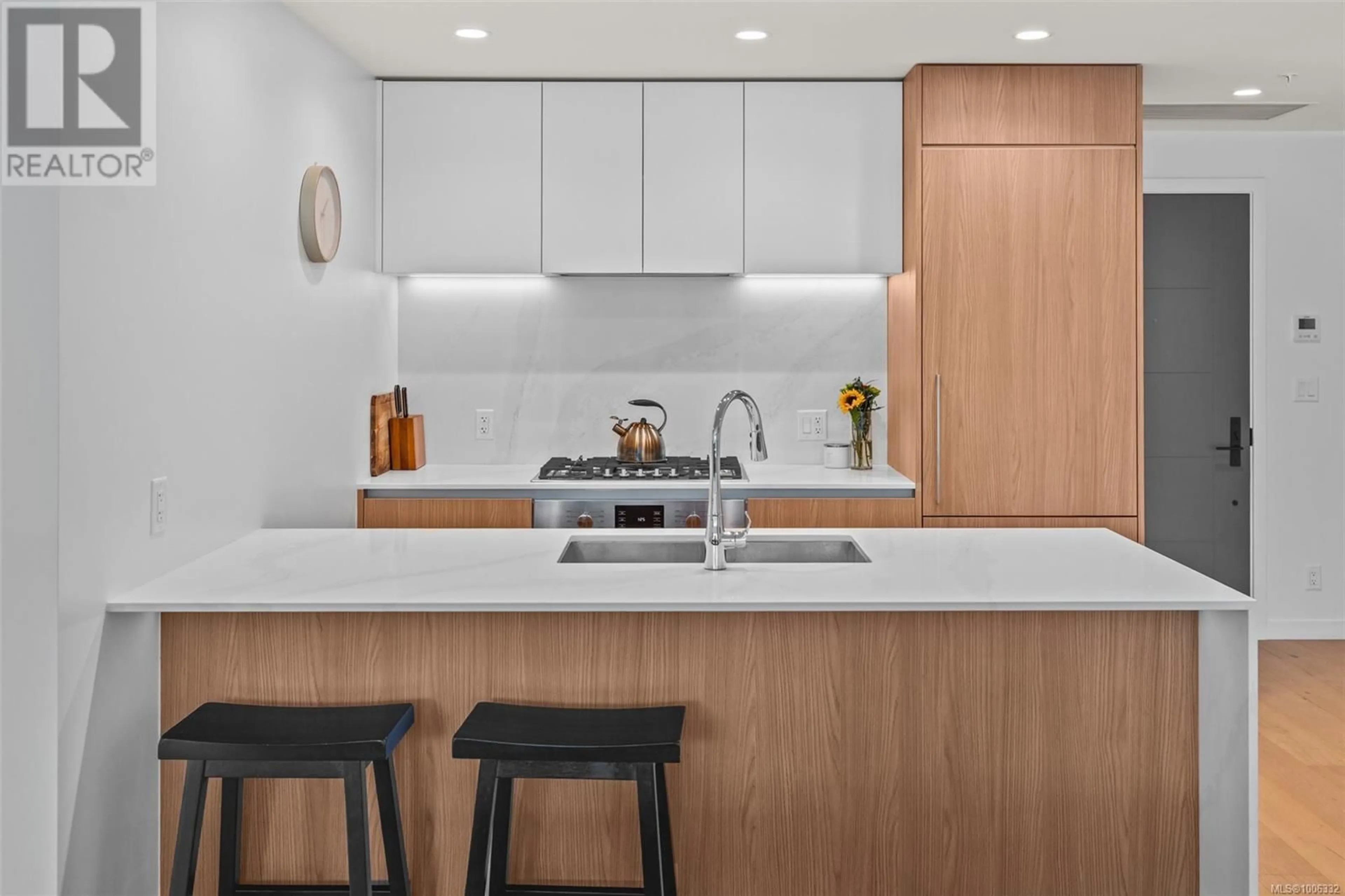 Contemporary kitchen, unknown for 703 - 2000 HANNINGTON ROAD, Langford British Columbia V9B7C1