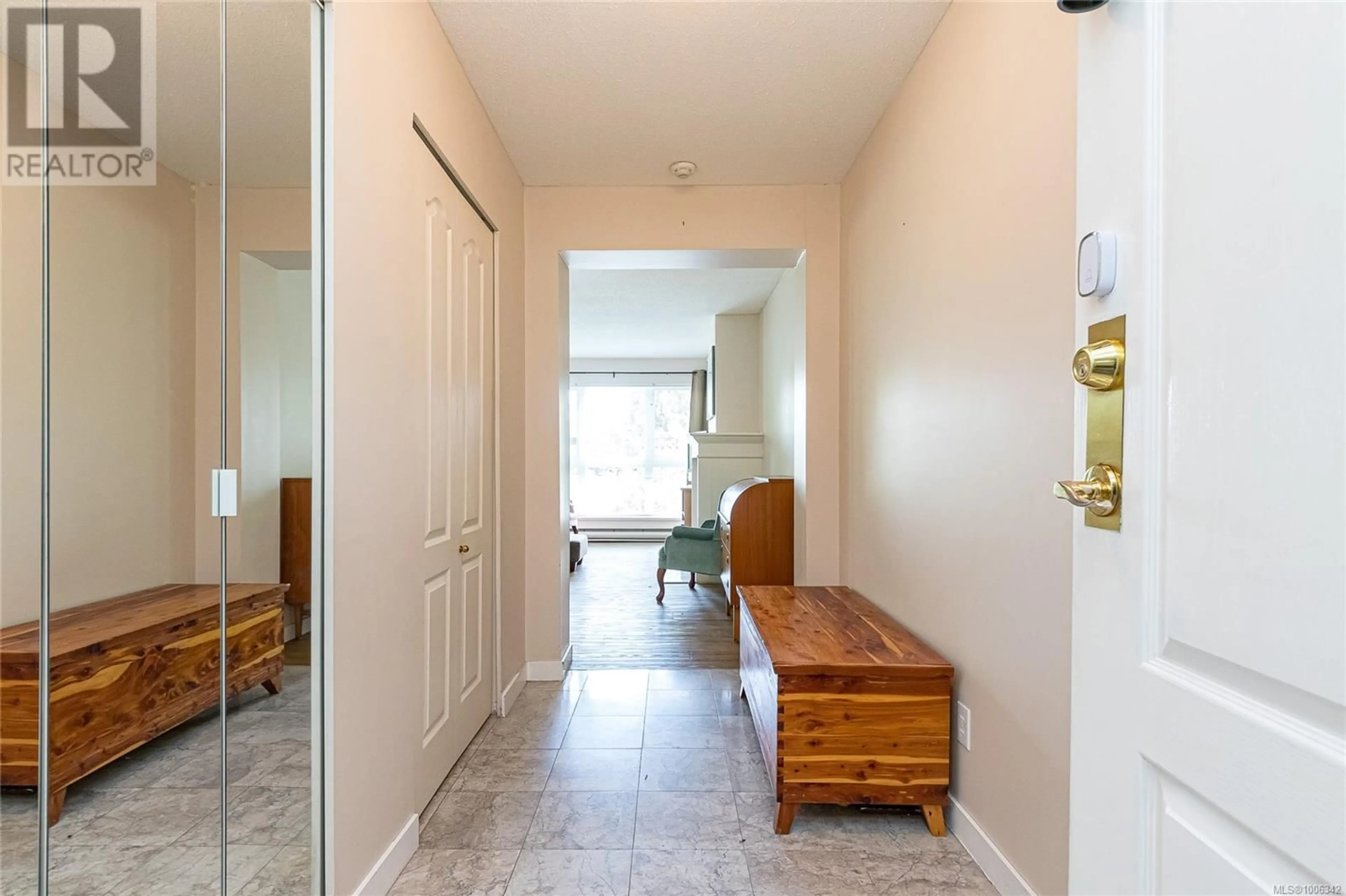 Indoor entryway for 304 - 1501 RICHMOND AVENUE, Victoria British Columbia V8R4P7