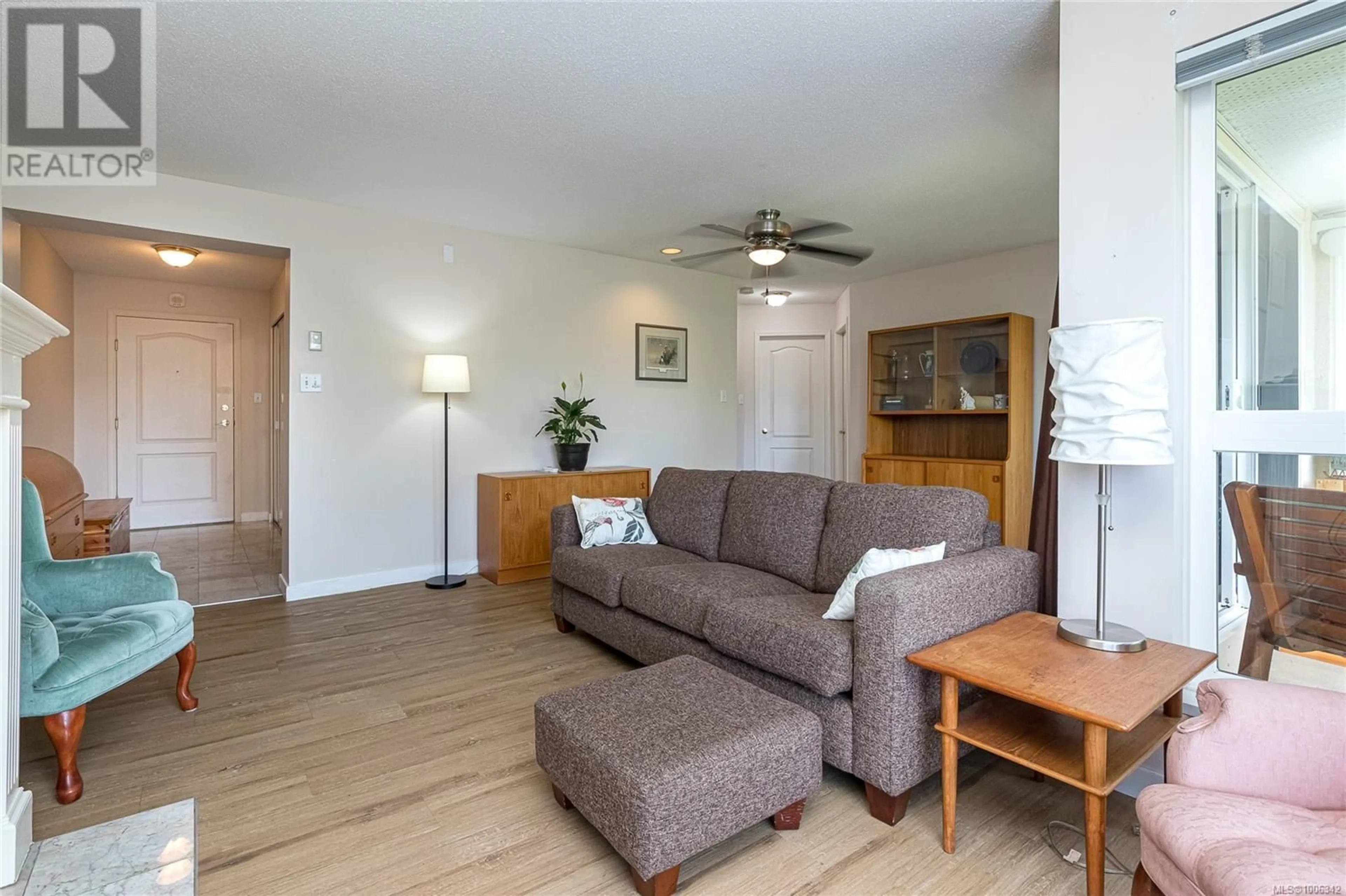 Living room with furniture, wood/laminate floor for 304 - 1501 RICHMOND AVENUE, Victoria British Columbia V8R4P7