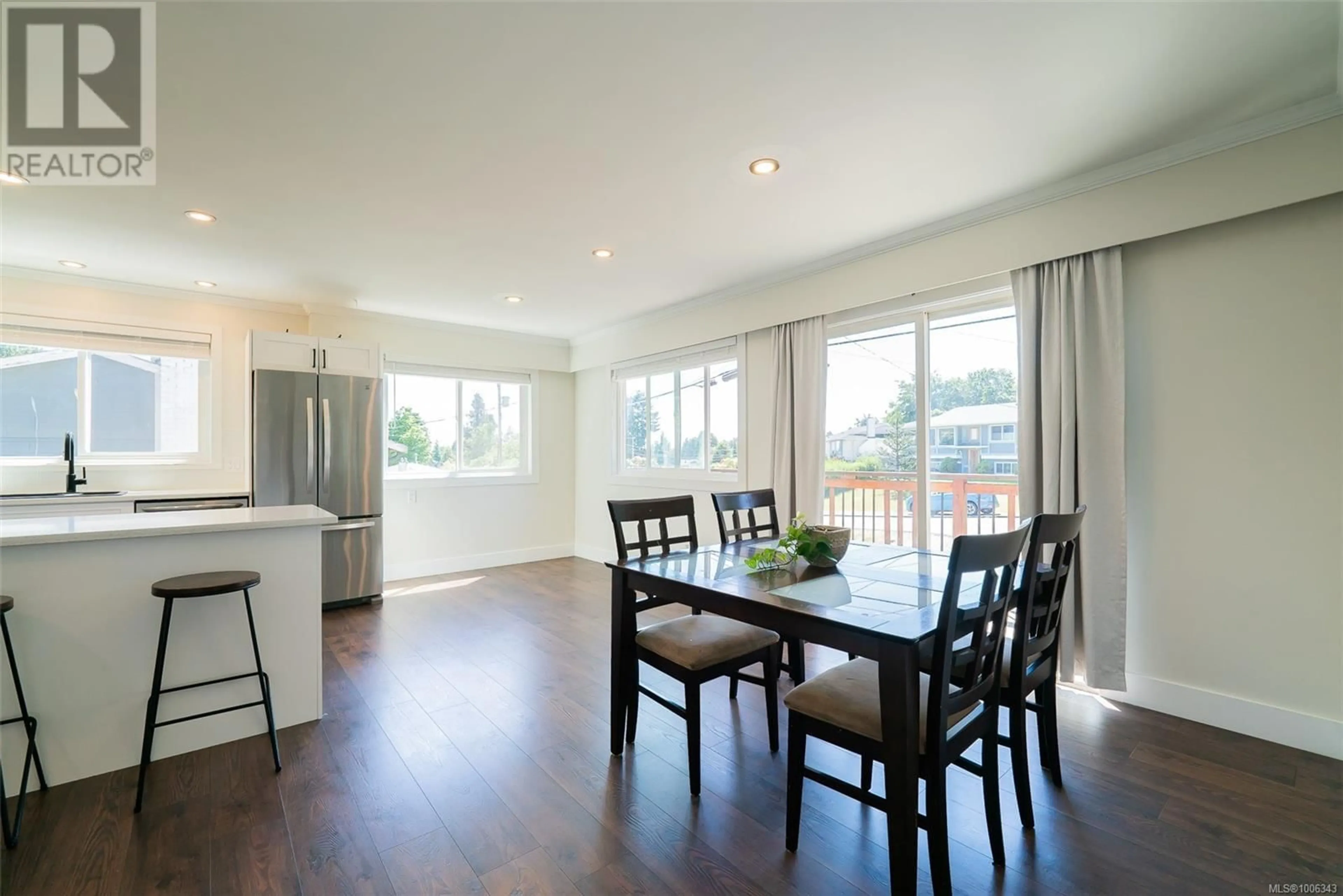 Dining room, wood/laminate floor for 3460 COUNTRY CLUB DRIVE, Nanaimo British Columbia V9T3B4