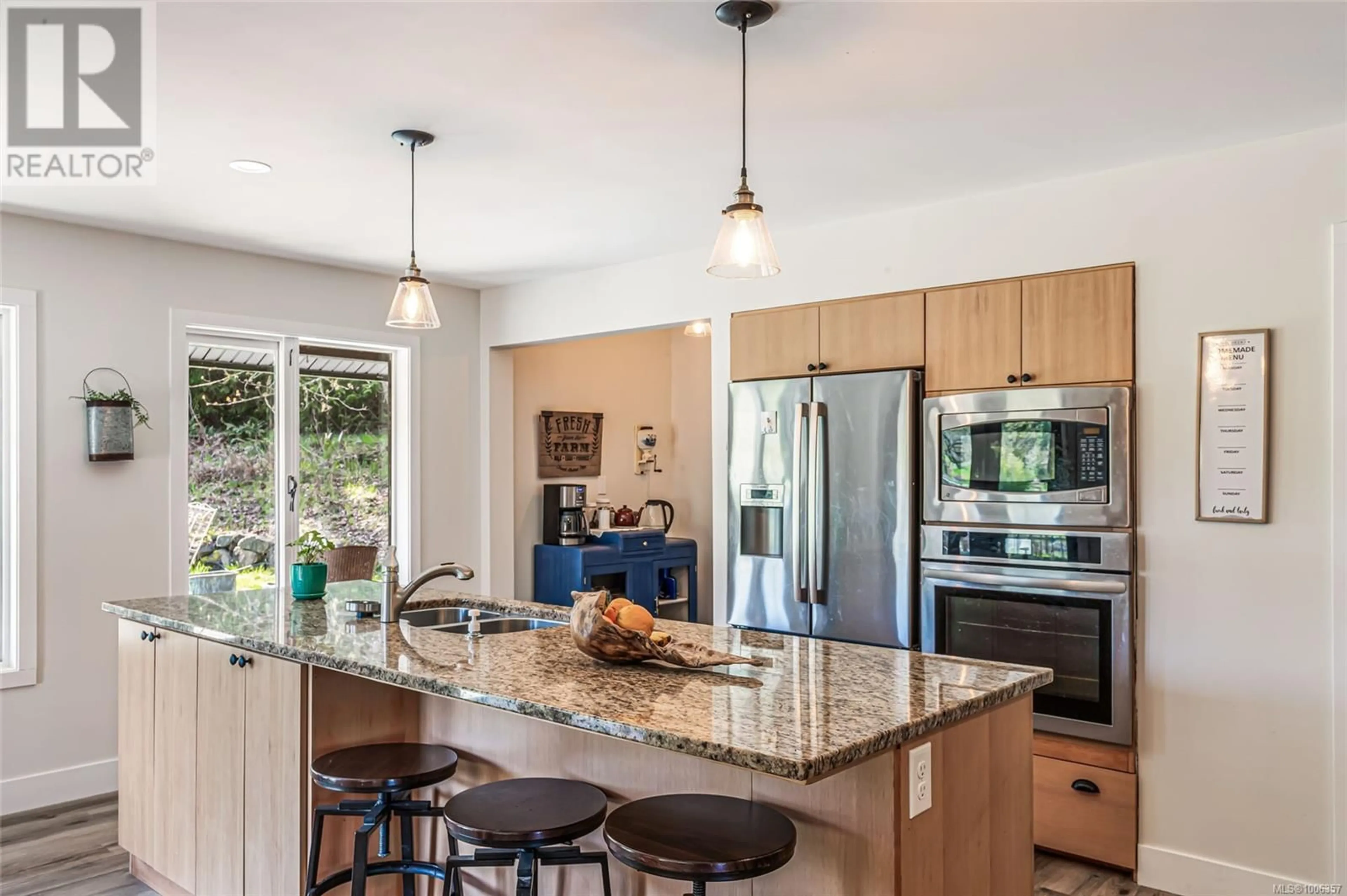 Open concept kitchen, unknown for 1675 KELSIE ROAD, Nanaimo British Columbia V9X1H7