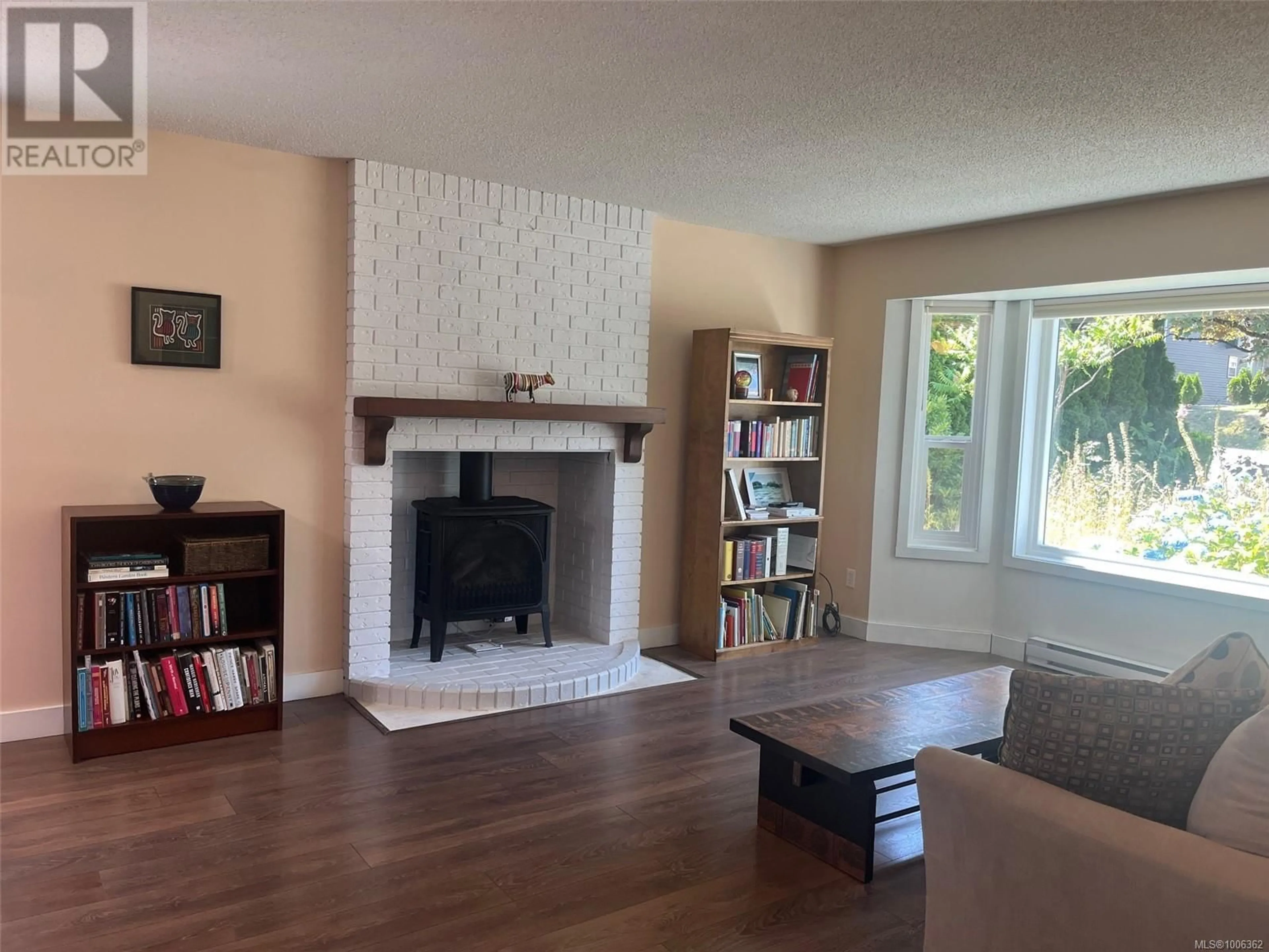 Living room with furniture, unknown for 440 HILLCREST AVENUE, Nanaimo British Columbia V9R3M1
