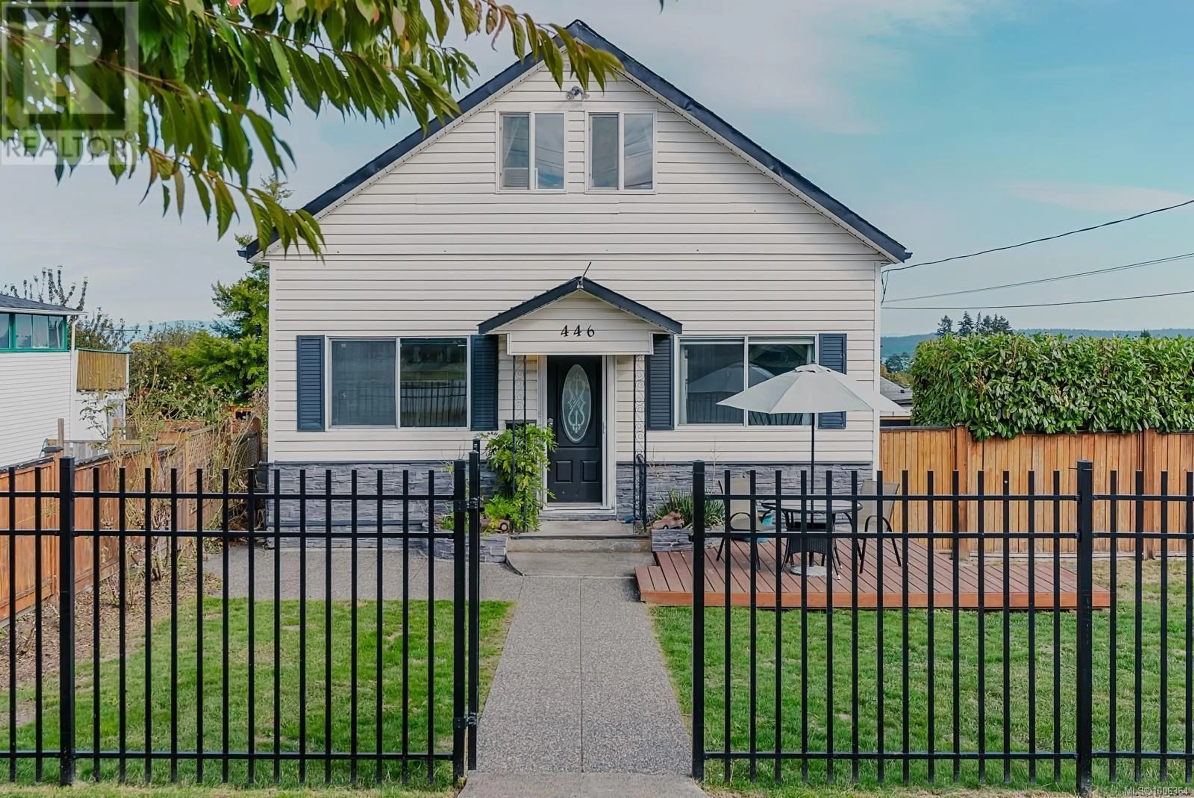 Home with vinyl exterior material, street for 446 KENNEDY STREET, Nanaimo British Columbia V9R2J5