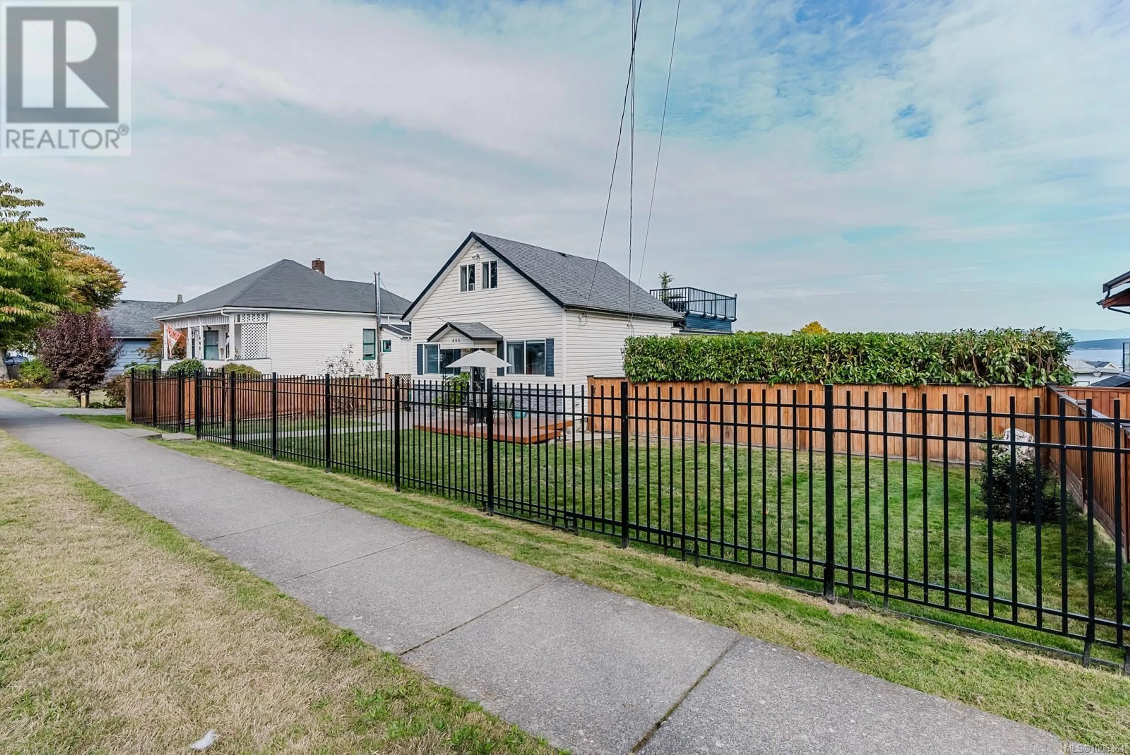 A pic from outside/outdoor area/front of a property/back of a property/a pic from drone, street for 446 KENNEDY STREET, Nanaimo British Columbia V9R2J5