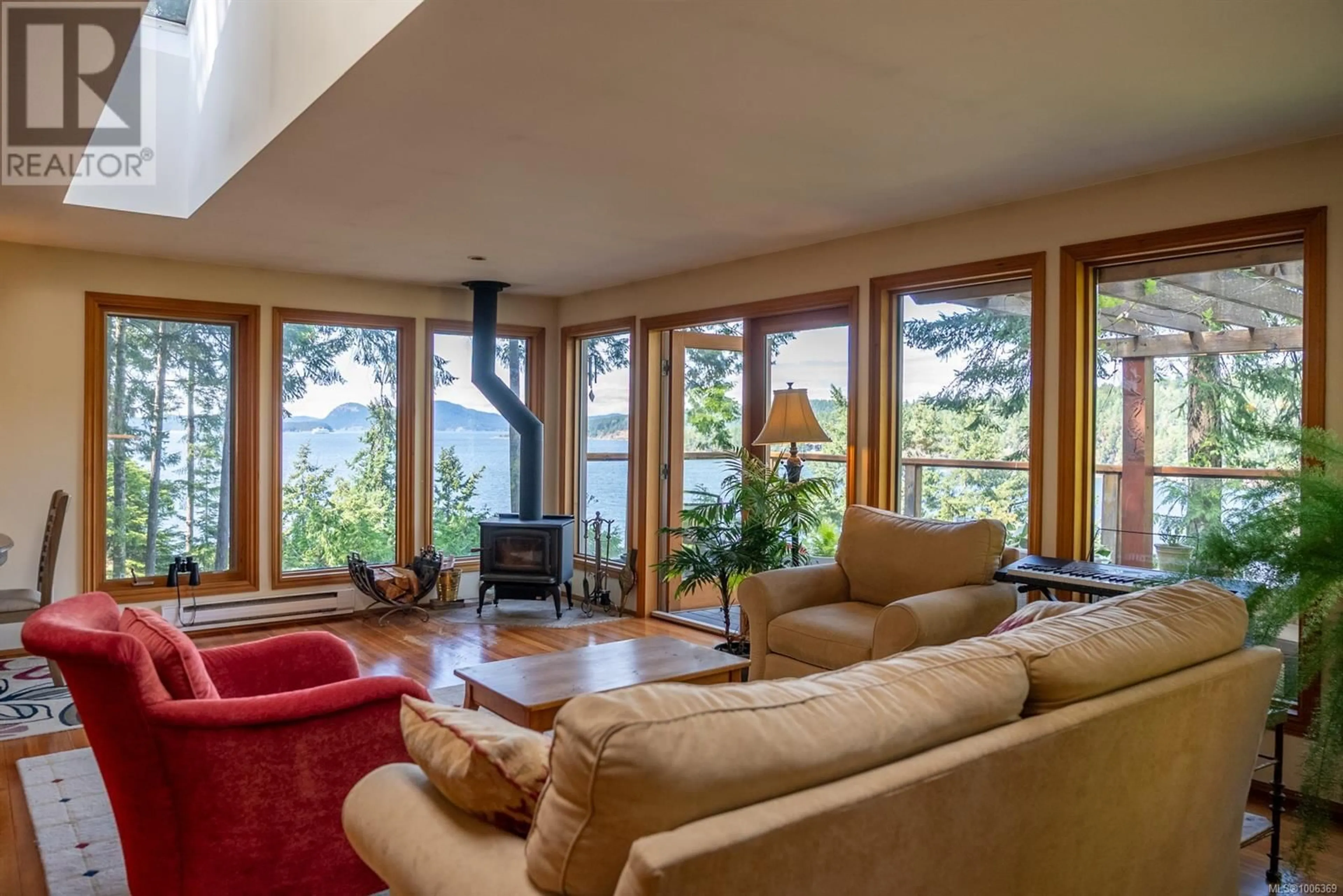 Living room with furniture, unknown for 1616 SCHOONER WAY, Pender Island British Columbia V0N2M2