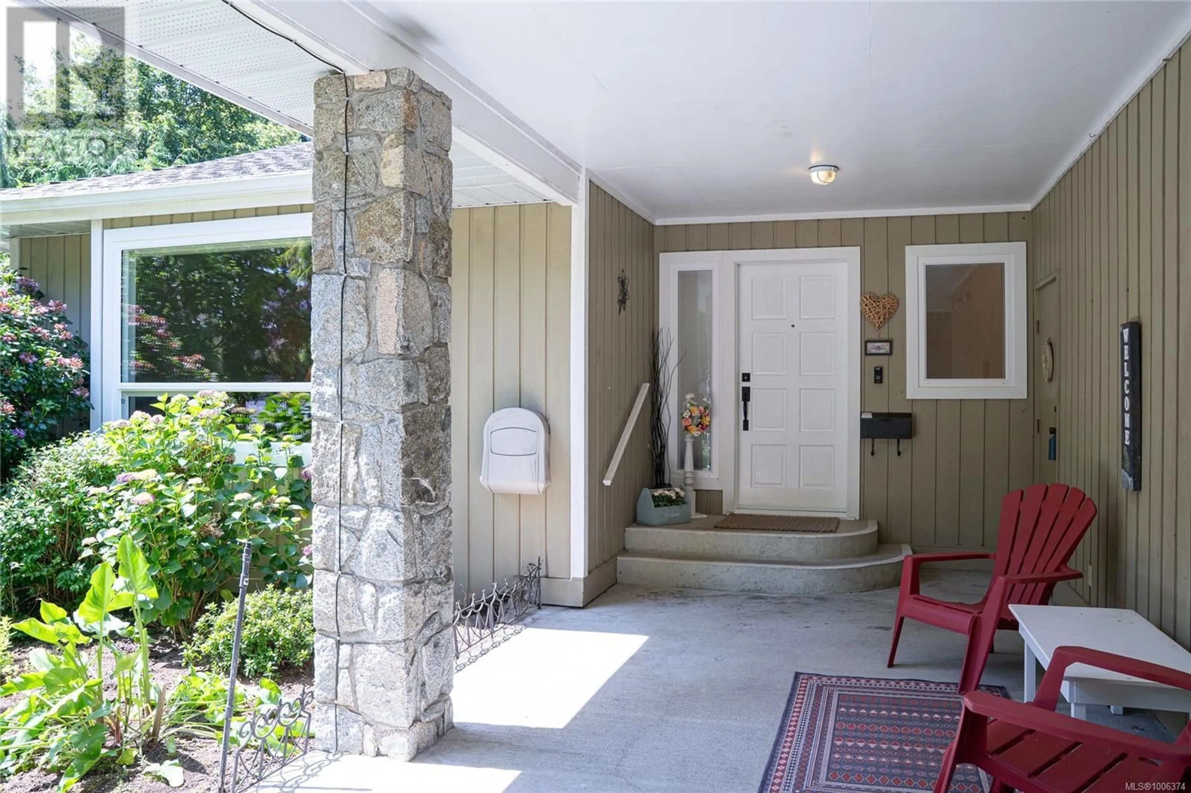 Indoor entryway for 1725 BARRETT DRIVE, North Saanich British Columbia V8L5A2
