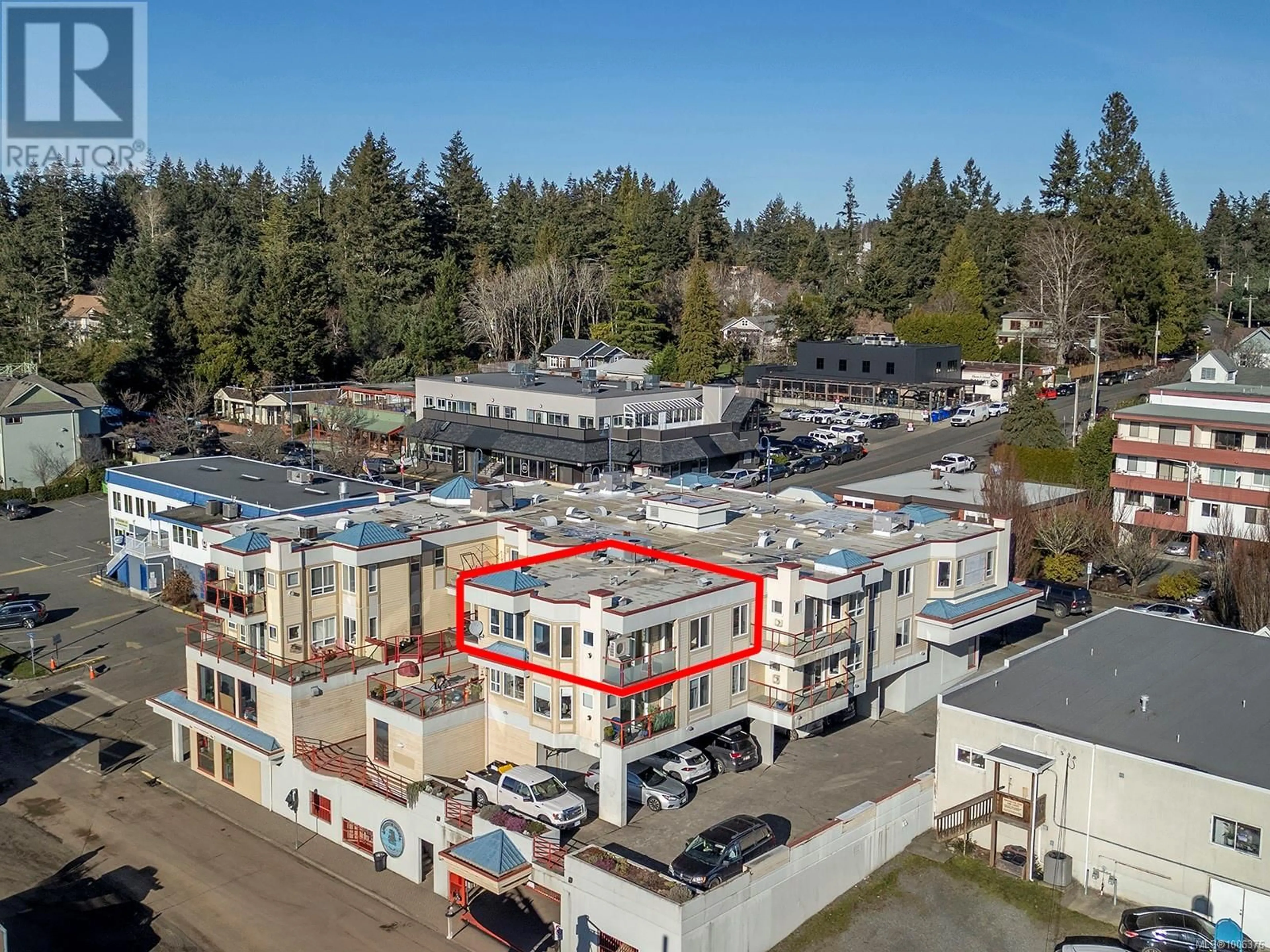 A pic from outside/outdoor area/front of a property/back of a property/a pic from drone, unknown for 303 - 1811 COMOX AVENUE, Comox British Columbia V9M3L9