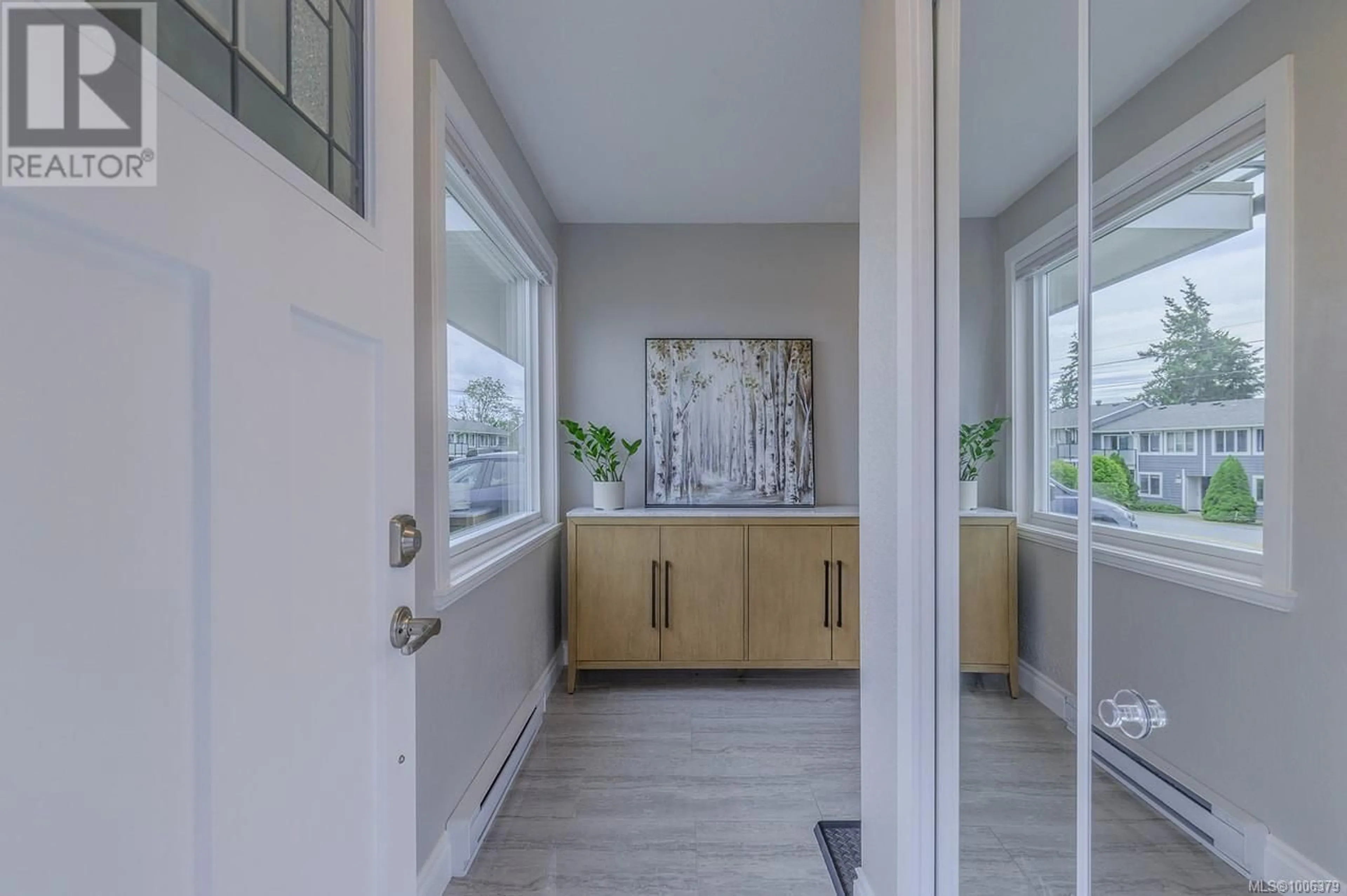 Indoor entryway for 24 - 507 NINTH STREET, Nanaimo British Columbia V9R1A8
