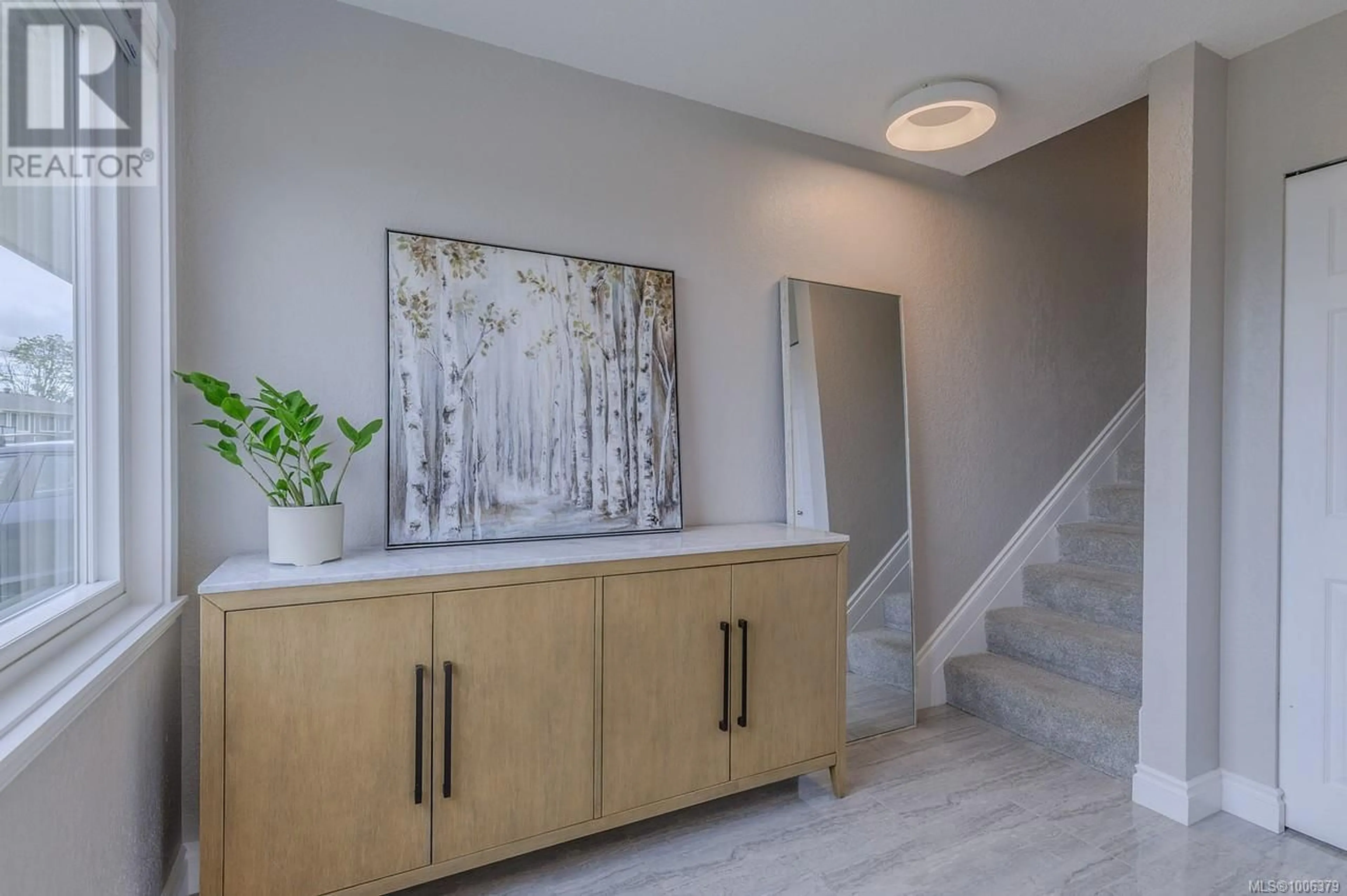 Indoor entryway for 24 - 507 NINTH STREET, Nanaimo British Columbia V9R1A8