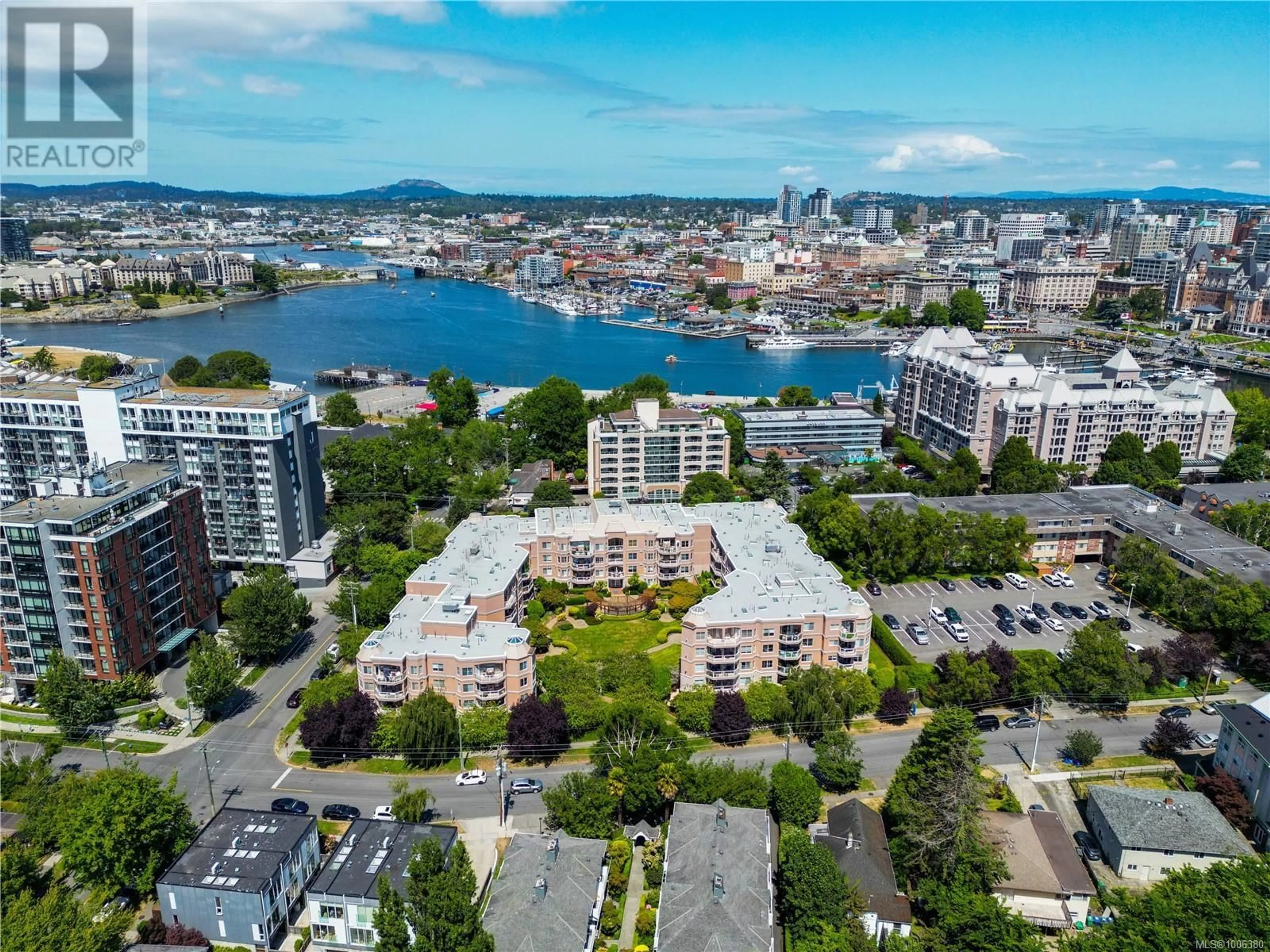 A pic from outside/outdoor area/front of a property/back of a property/a pic from drone, water/lake/river/ocean view for 205 - 405 QUEBEC STREET, Victoria British Columbia V8V4Z2