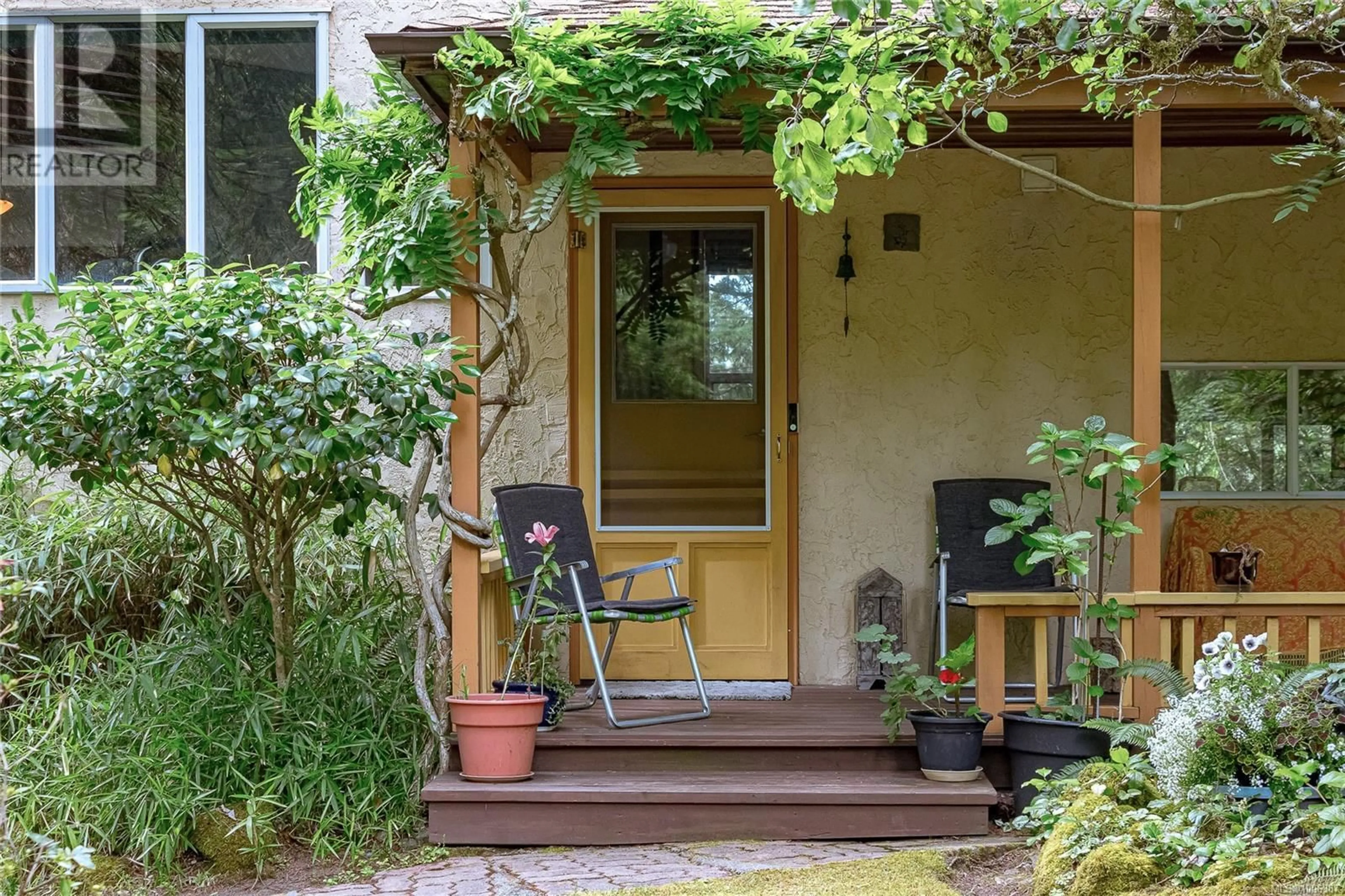 Patio, street for 3293 MCGUIRE WAY, Ladysmith British Columbia V9G1C4