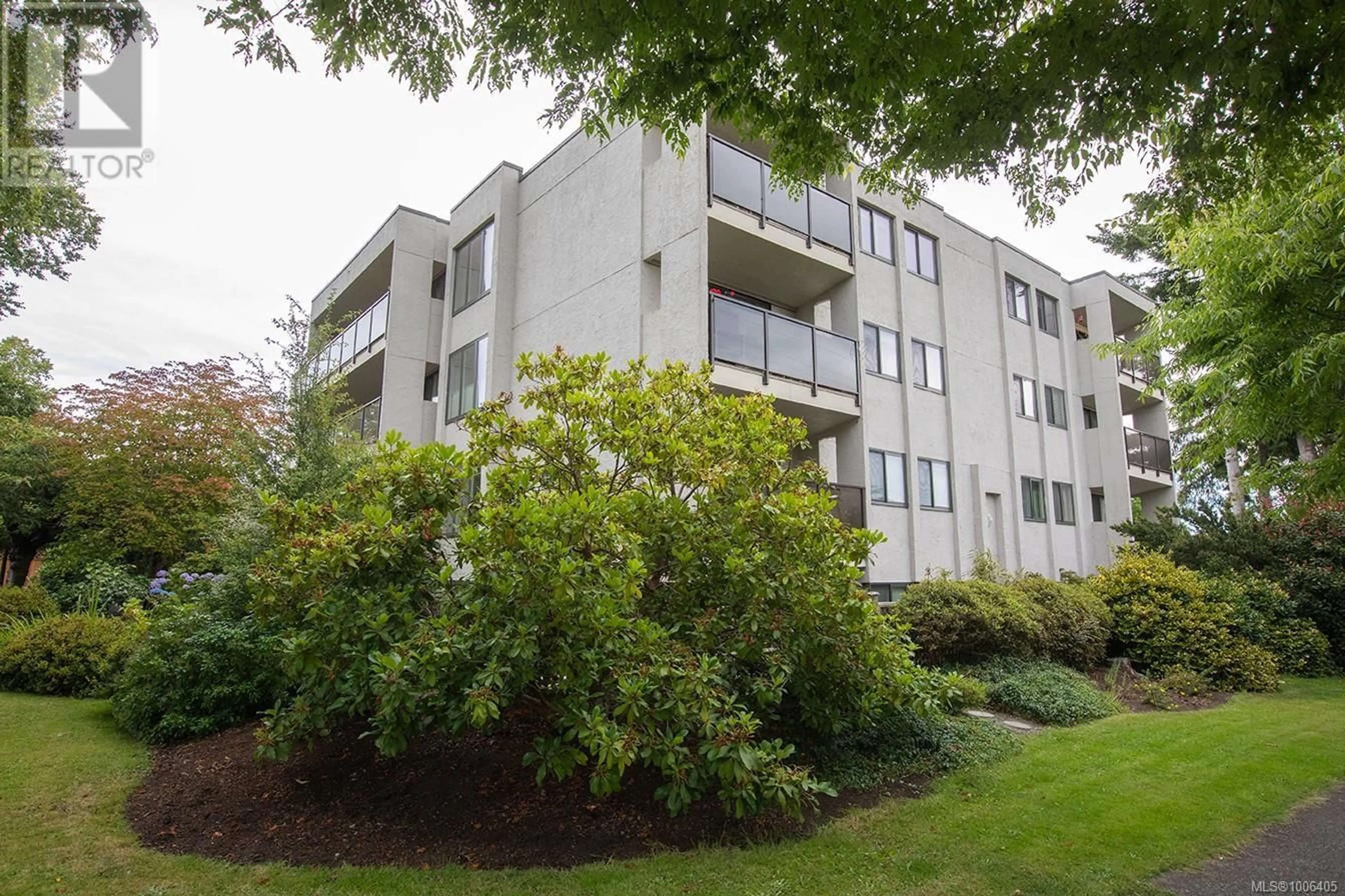 Patio, unknown for 305 - 1151 OSCAR STREET, Victoria British Columbia V8V2X5