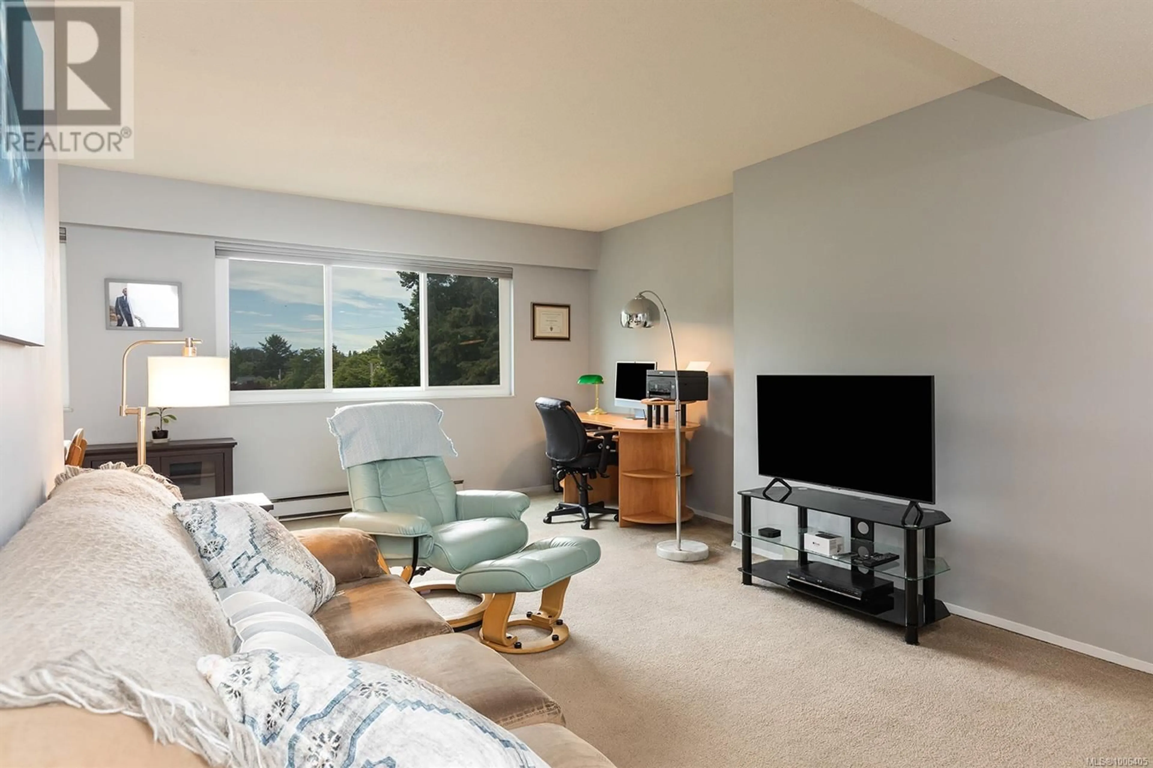 Living room with furniture, unknown for 305 - 1151 OSCAR STREET, Victoria British Columbia V8V2X5