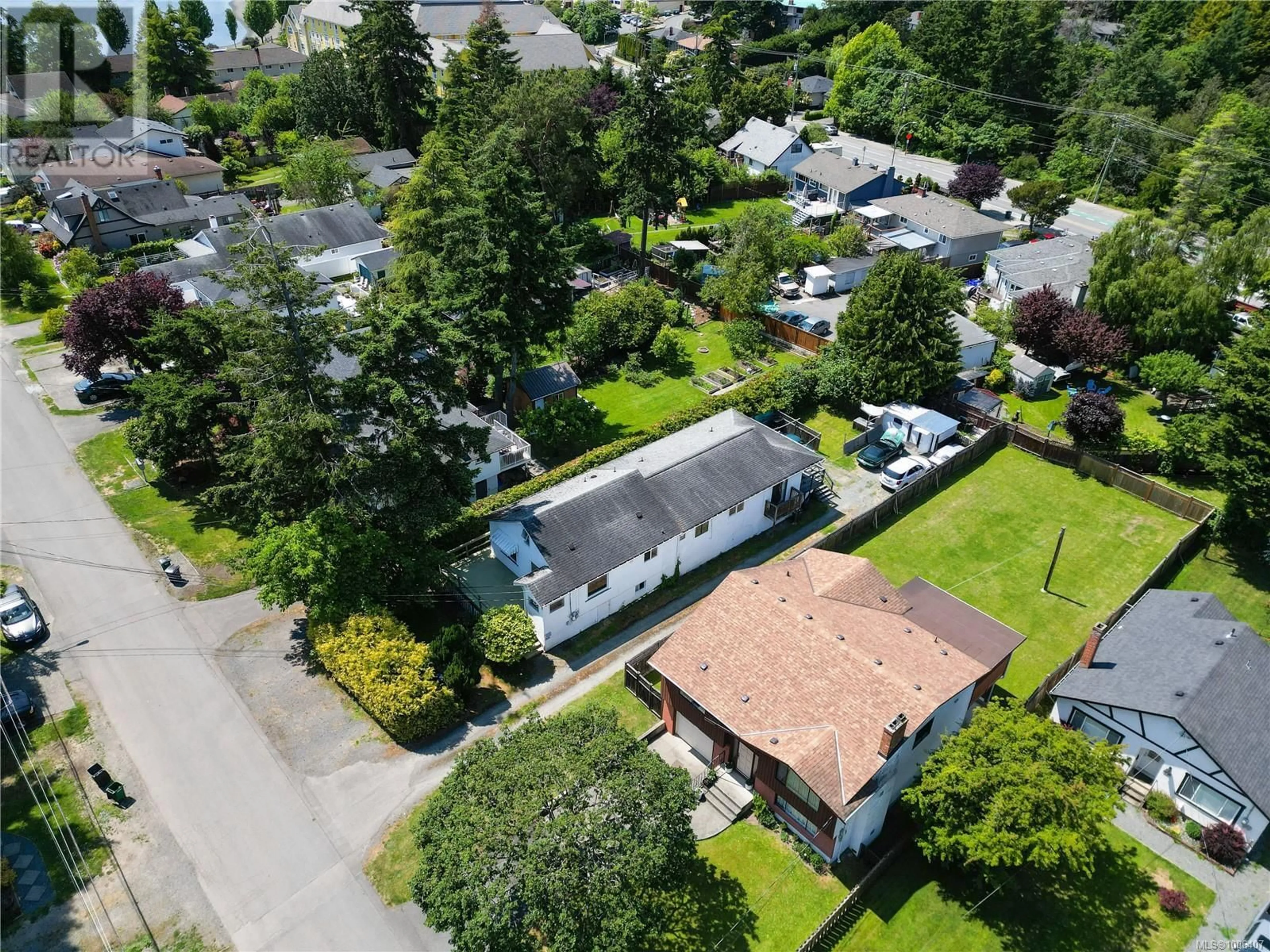 A pic from outside/outdoor area/front of a property/back of a property/a pic from drone, street for 2844 ROCKWELL AVENUE, Saanich British Columbia V9A2M9