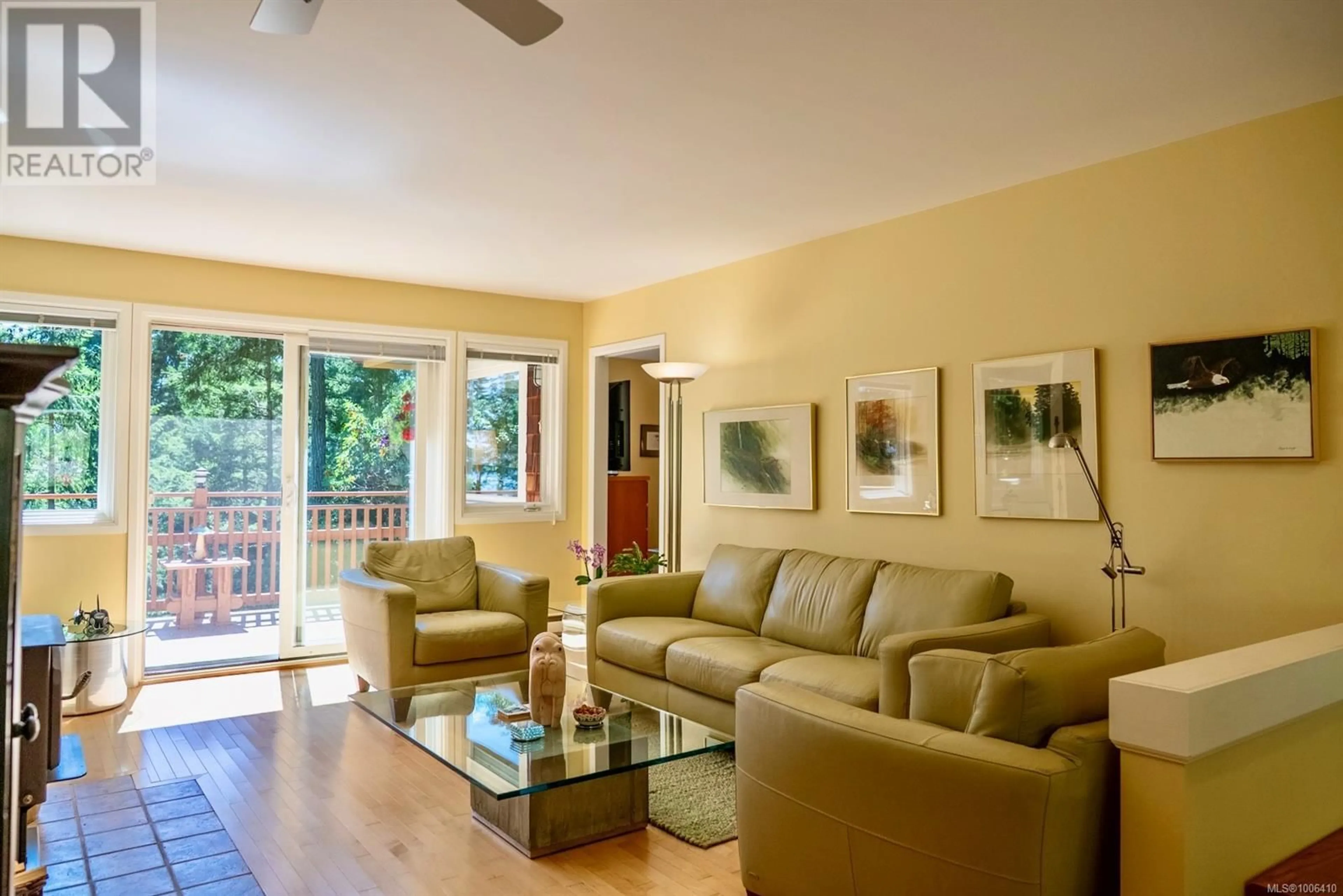 Living room with furniture, unknown for 2622 LIGHTHOUSE LANE, Pender Island British Columbia V0N2M2