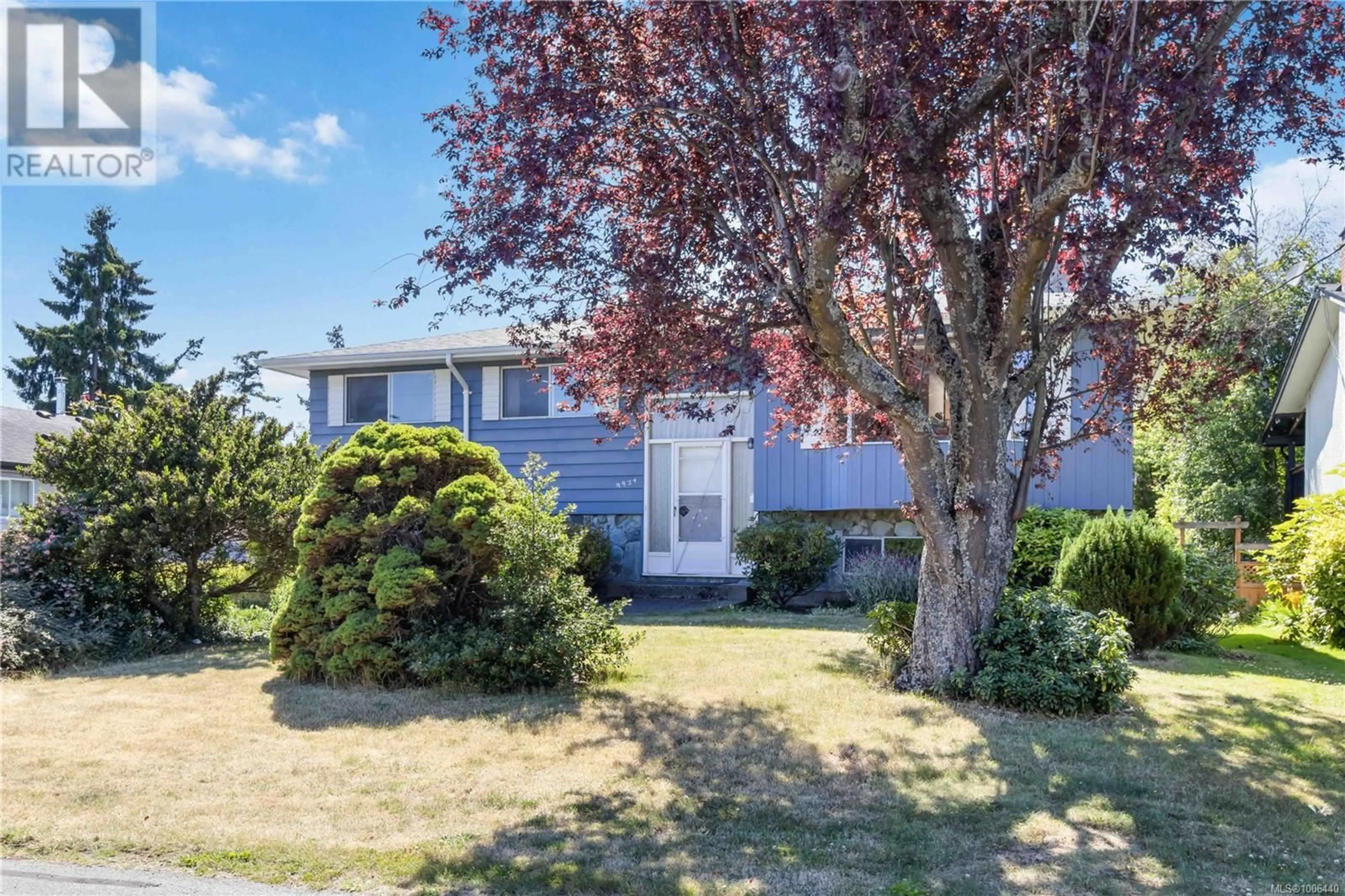 A pic from outside/outdoor area/front of a property/back of a property/a pic from drone, street for 9924 BESSREDGE PLACE, Sidney British Columbia V8L3M2