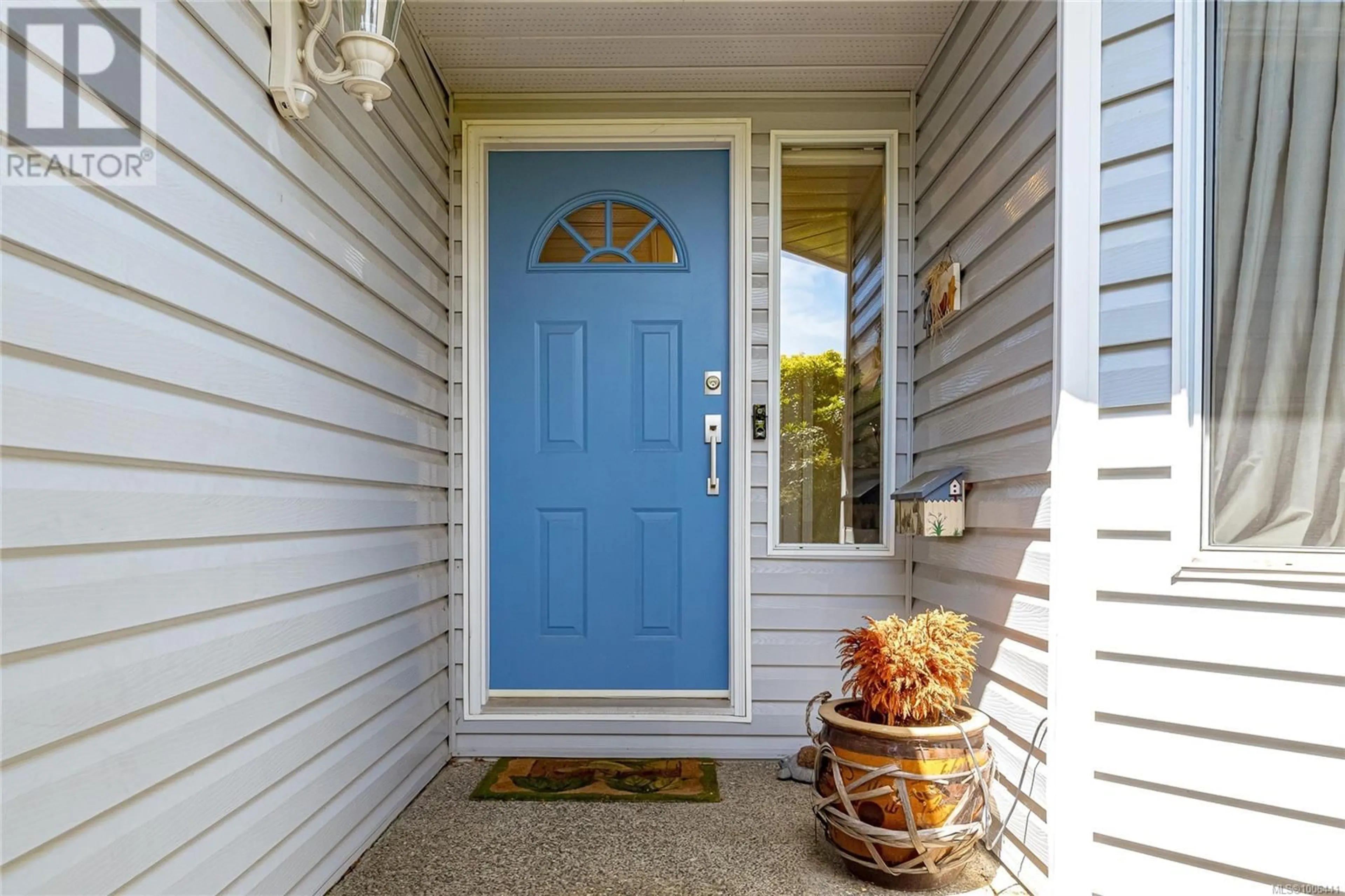 Indoor entryway for 2056 NORTHBROOK DRIVE, Sidney British Columbia V8L4J5