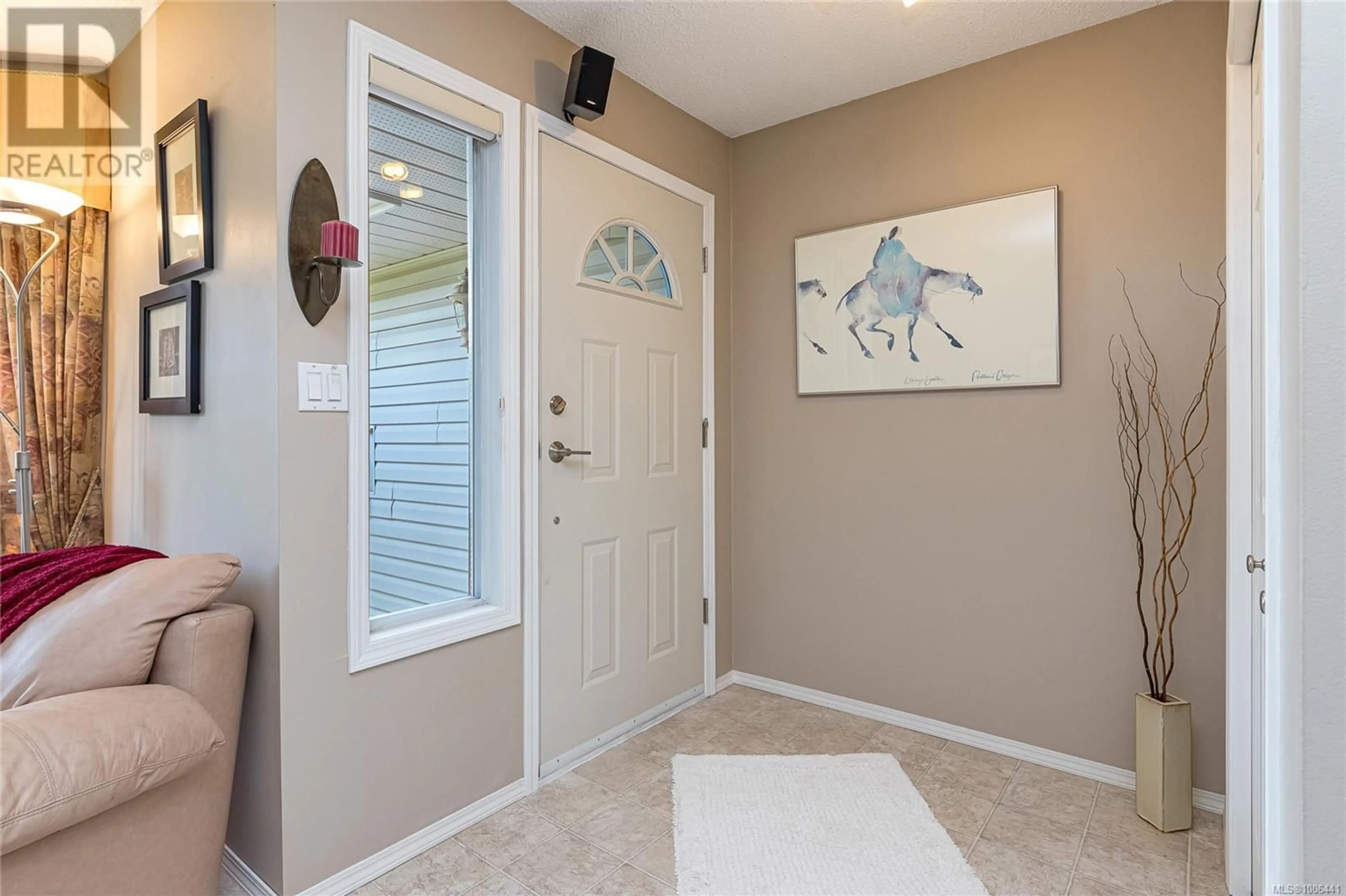 Indoor entryway for 2056 NORTHBROOK DRIVE, Sidney British Columbia V8L4J5