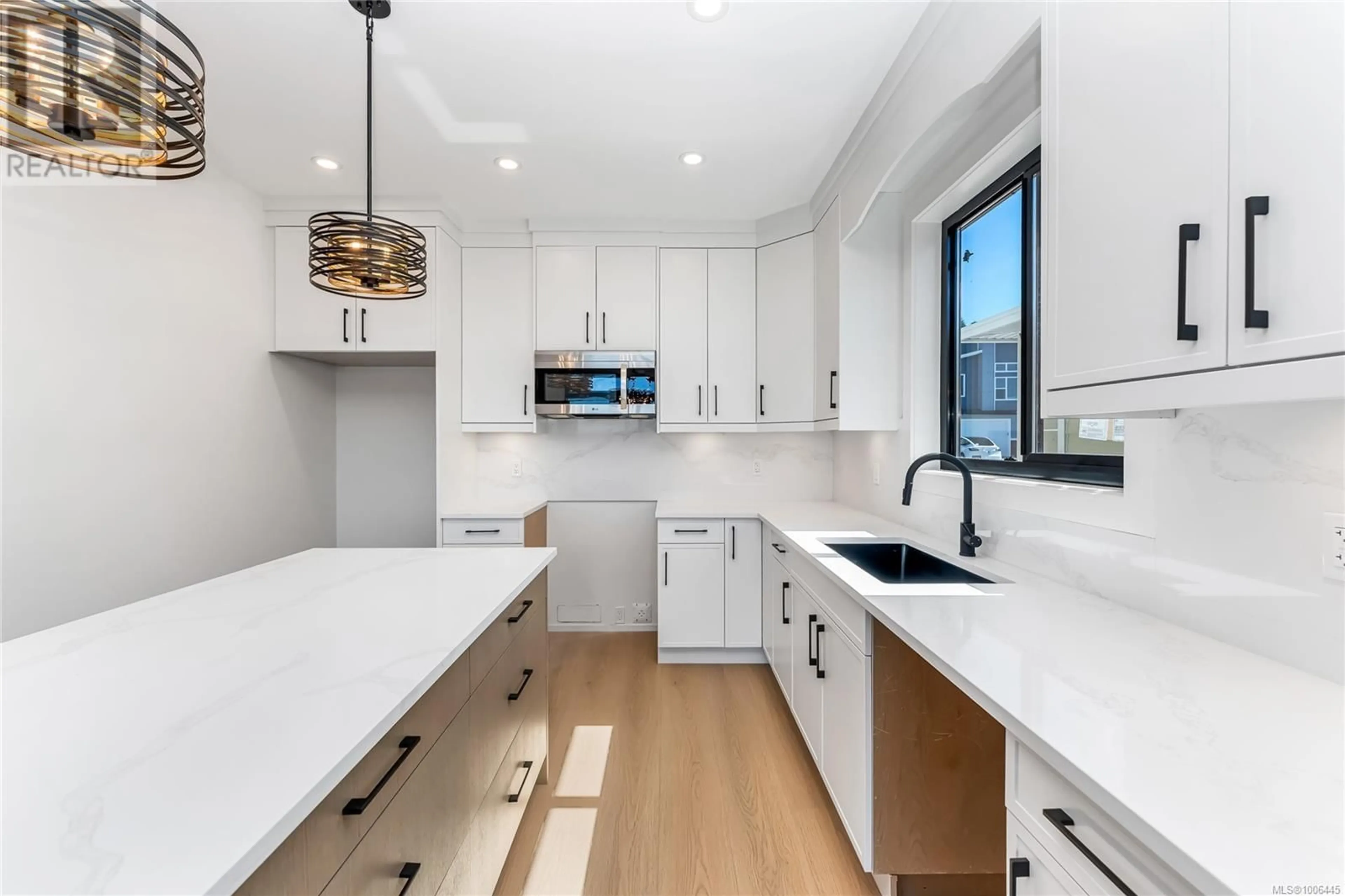Open concept kitchen, ceramic/tile floor for 3203 WOODRUSH DRIVE, Duncan British Columbia V9L0J9