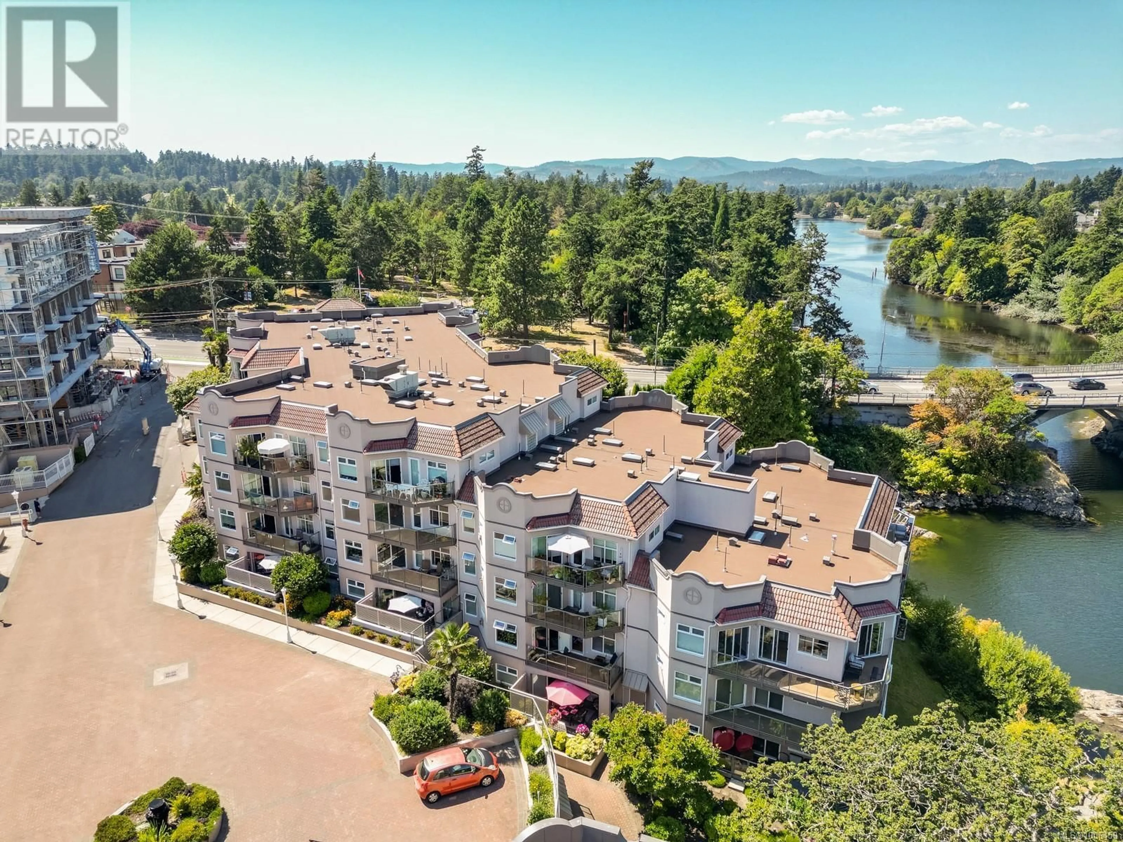 A pic from outside/outdoor area/front of a property/back of a property/a pic from drone, water/lake/river/ocean view for 302 - 1085 TILLICUM ROAD, Esquimalt British Columbia V9A7M3