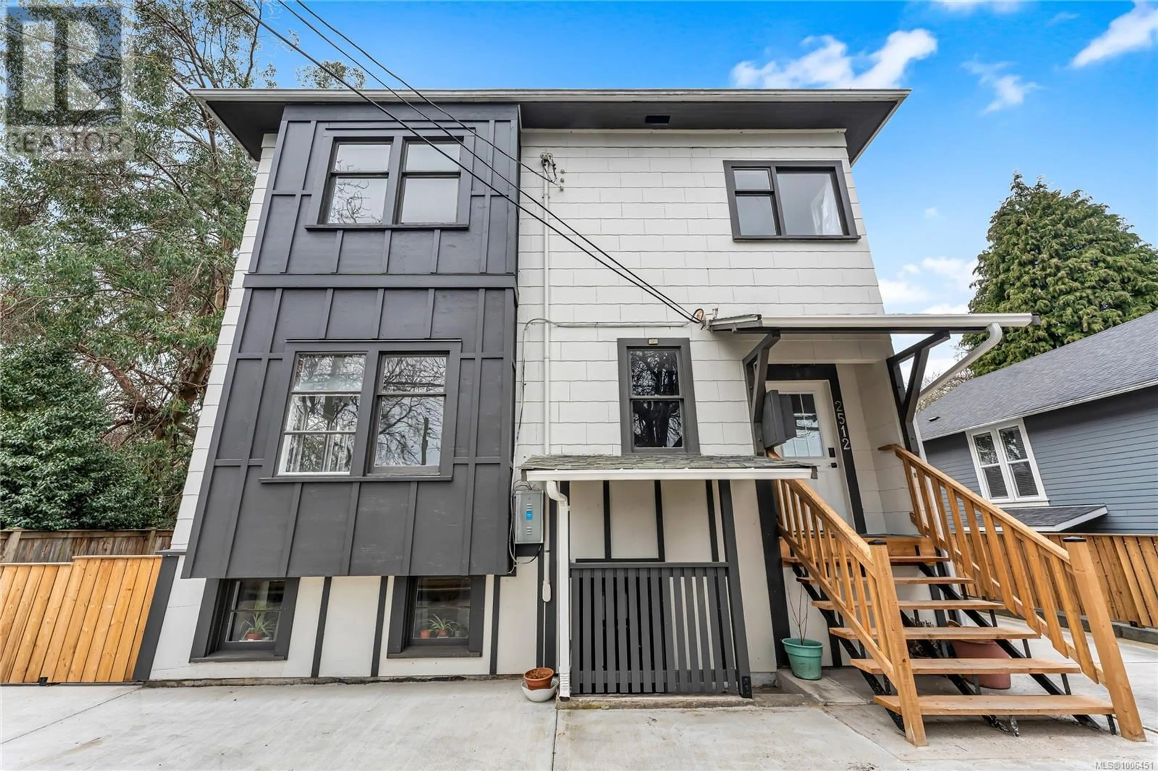 Home with vinyl exterior material, street for 2512 FERNWOOD ROAD, Victoria British Columbia V8T2Z9