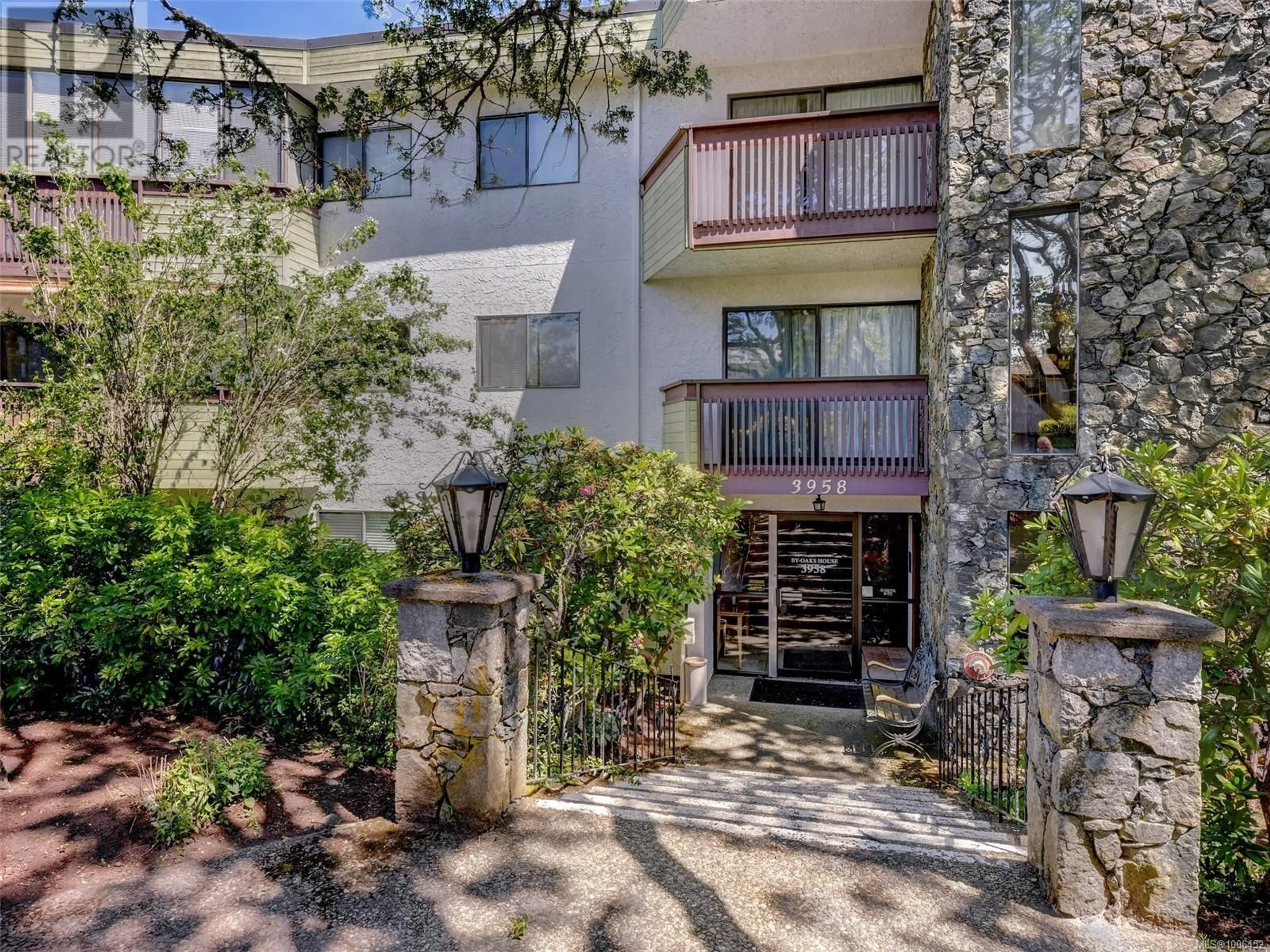 Unknown for 32 - 3958 CEDAR HILL ROAD, Saanich British Columbia V8N3B8