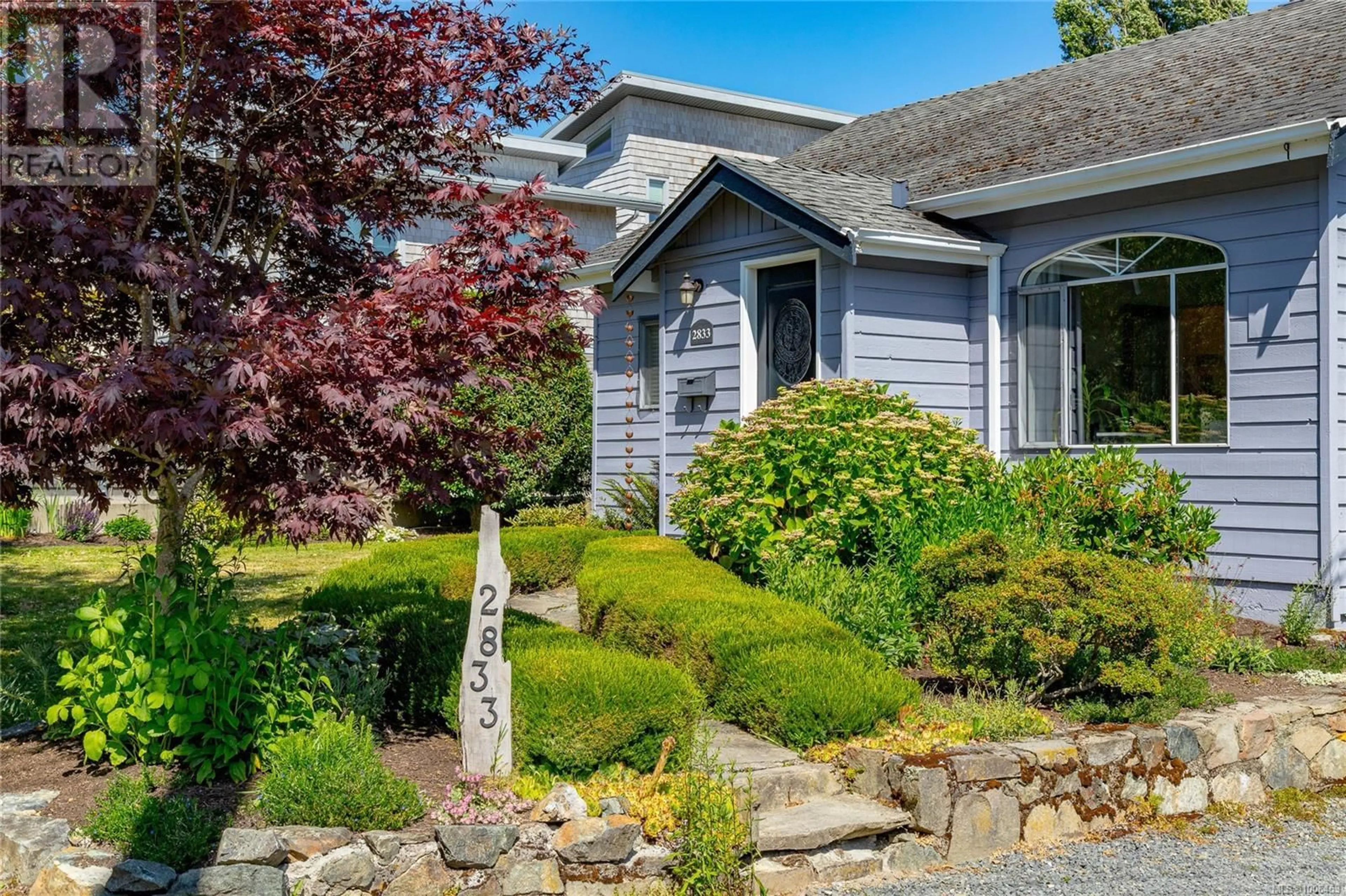 Home with vinyl exterior material, street for 2833 AUSTIN AVENUE, Saanich British Columbia V9A2K8