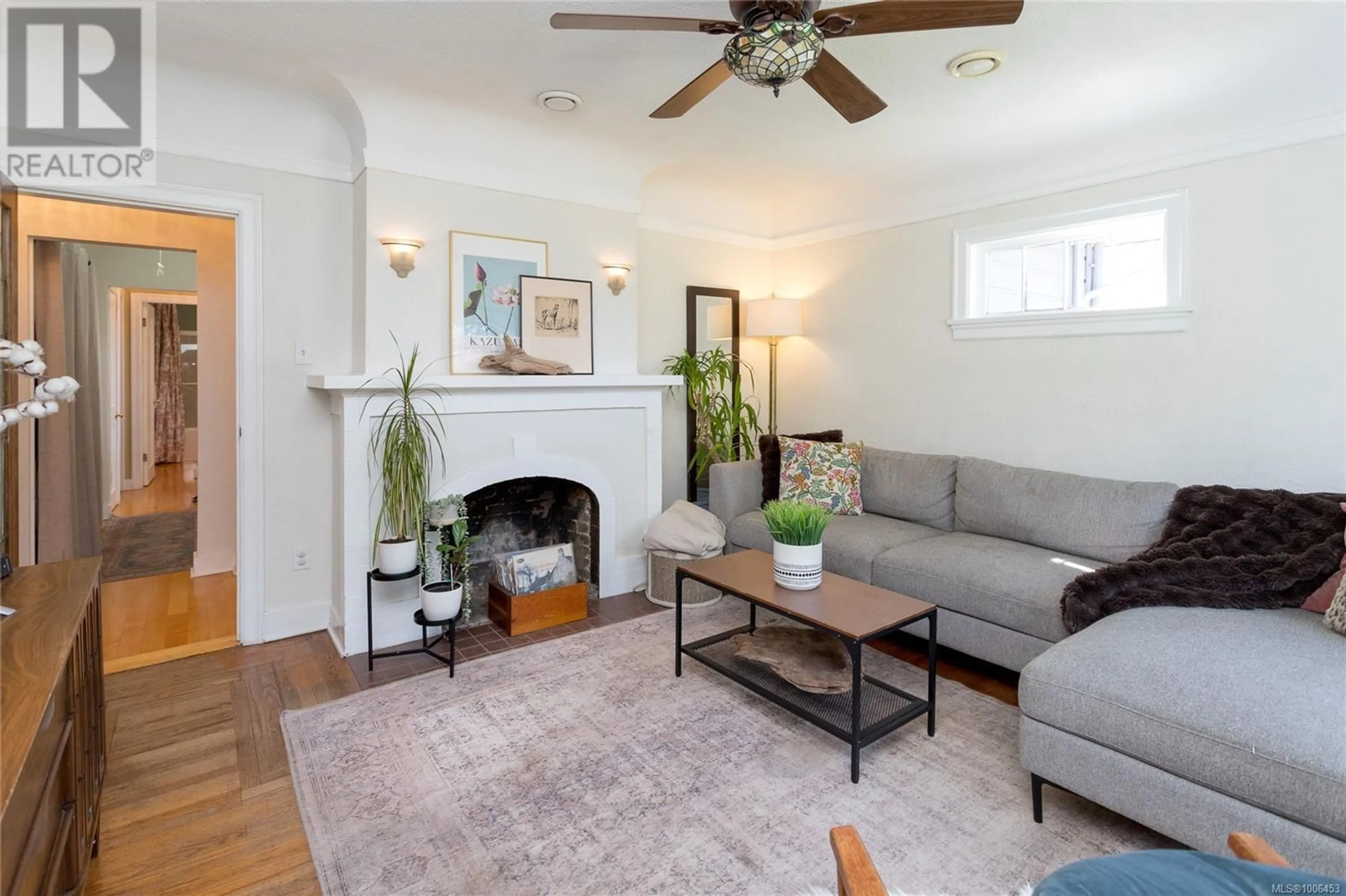 Living room with furniture, unknown for 2833 AUSTIN AVENUE, Saanich British Columbia V9A2K8