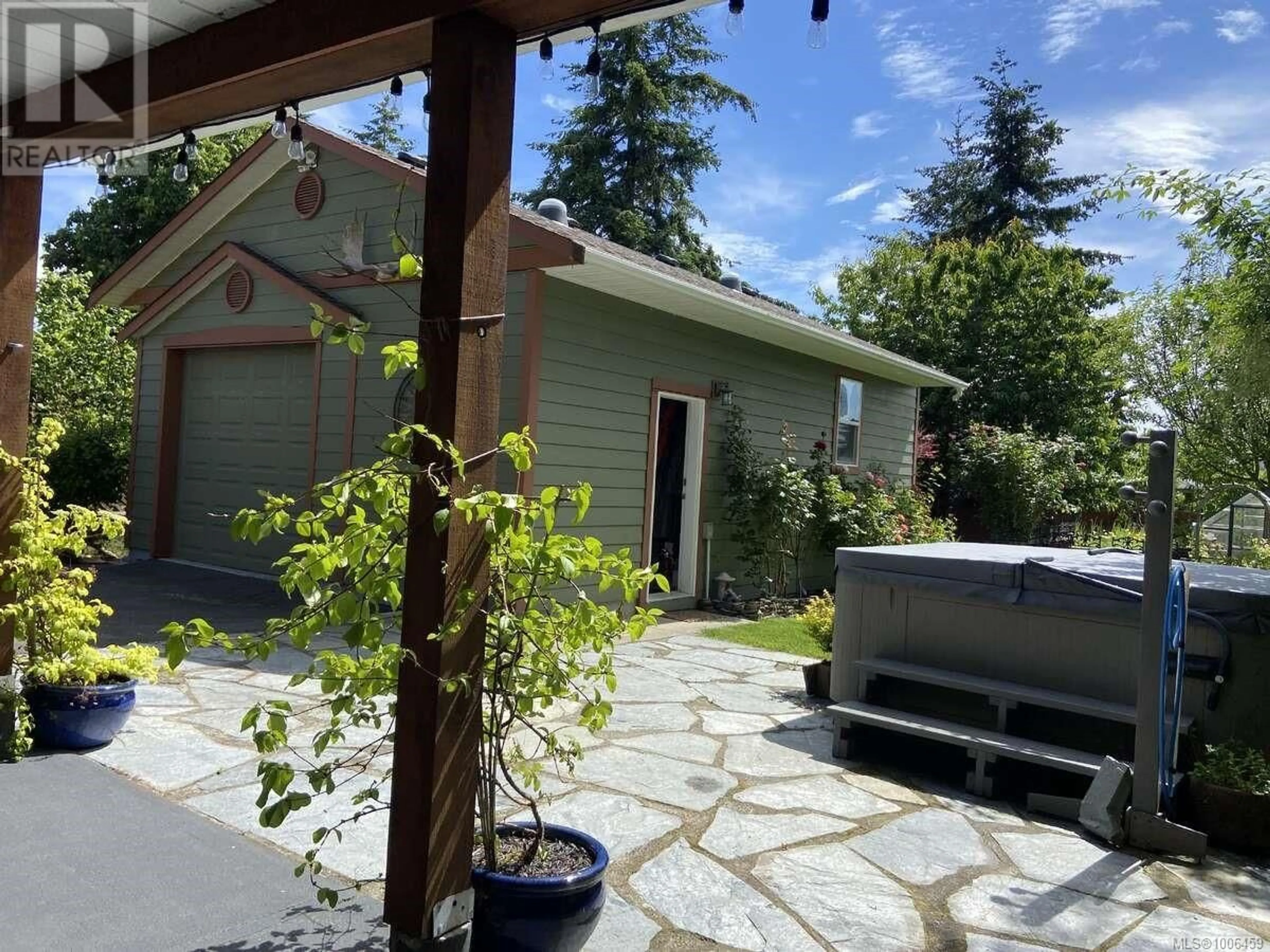 Patio, street for 145 LARWOOD ROAD, Campbell River British Columbia V9W1S3