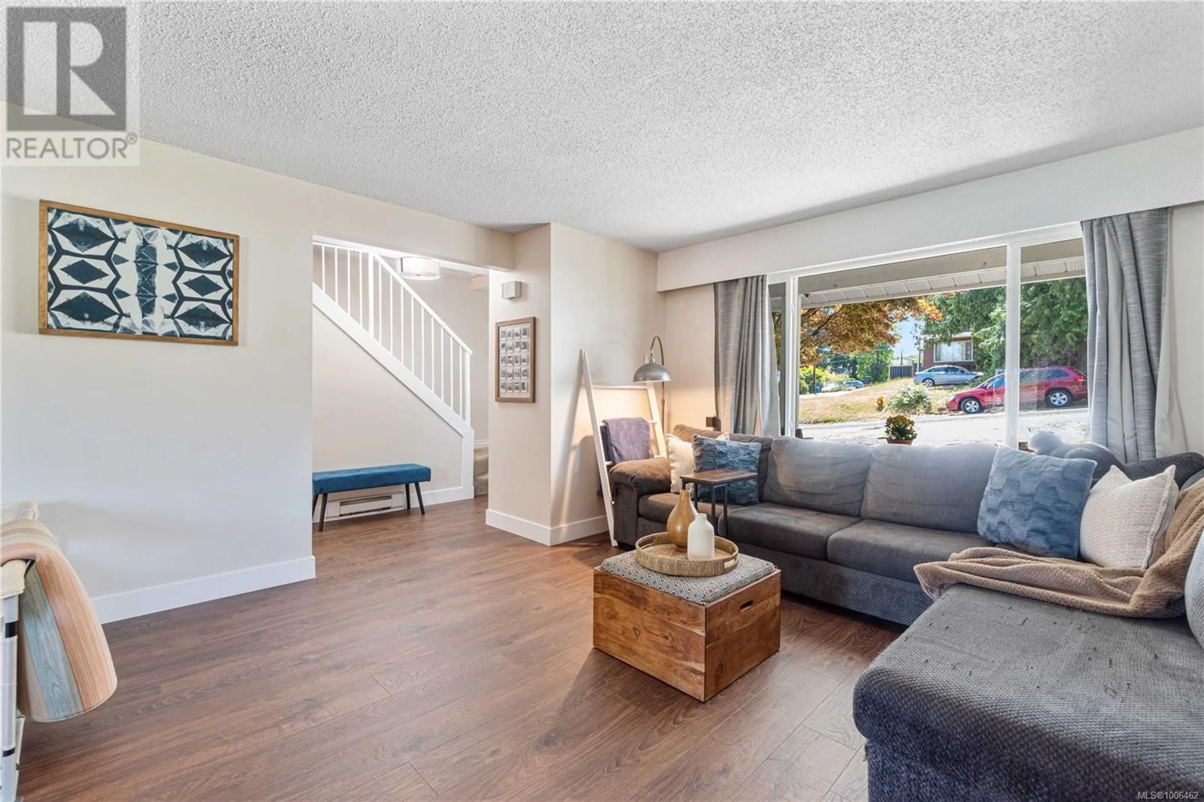 Living room with furniture, unknown for 604 NOVA STREET, Nanaimo British Columbia V9R5S7