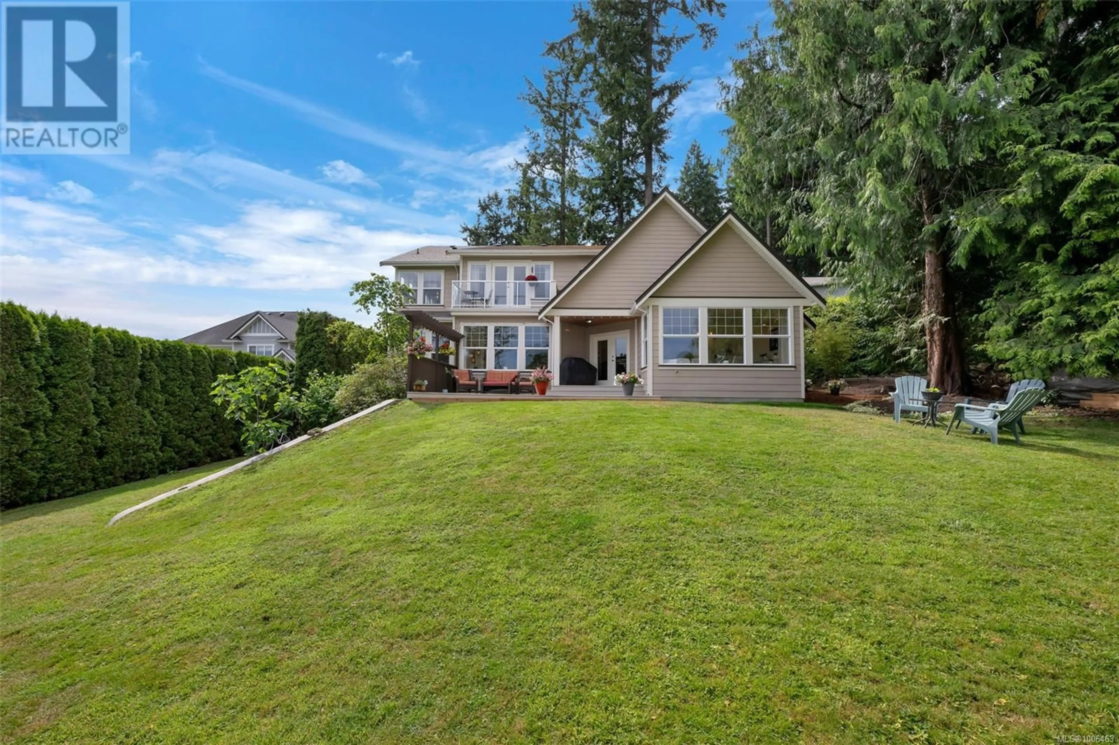 A pic from outside/outdoor area/front of a property/back of a property/a pic from drone, water/lake/river/ocean view for 7376 RIDGEDOWN COURT, Central Saanich British Columbia V8M2H7