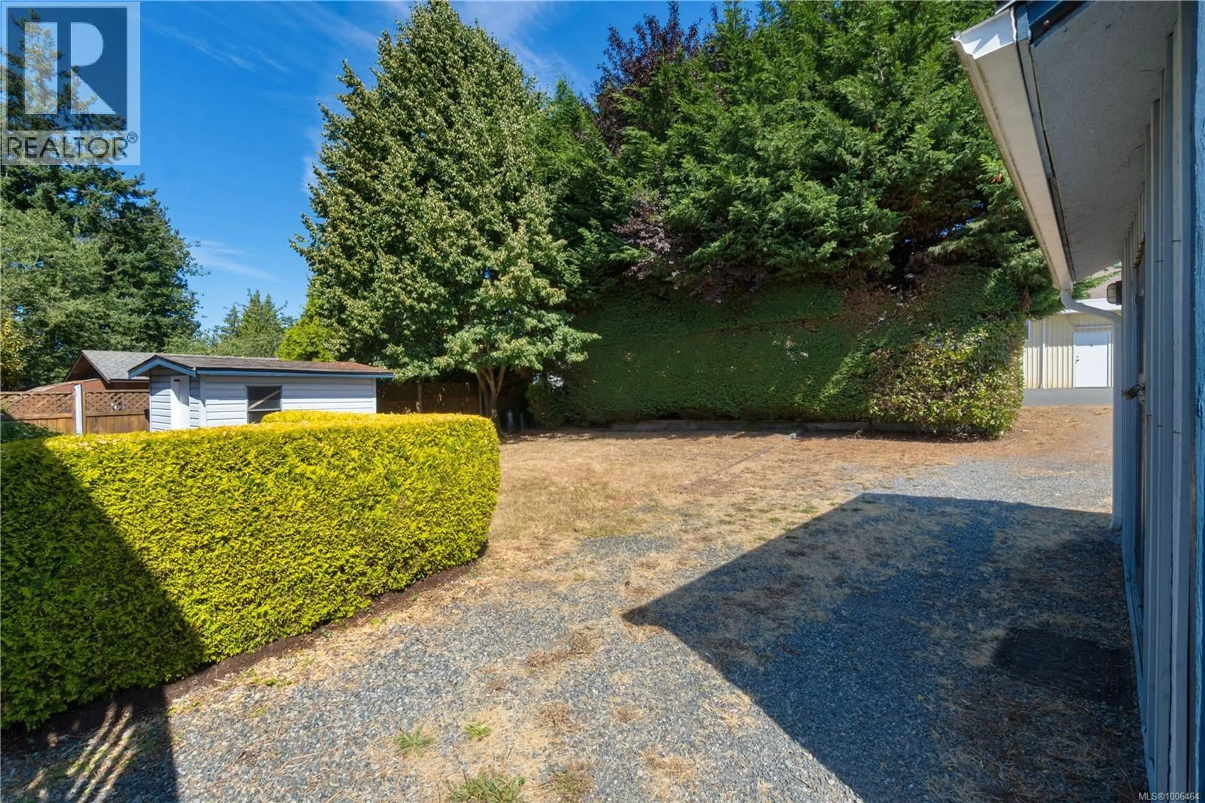 A pic from outside/outdoor area/front of a property/back of a property/a pic from drone, street for 2132 LARK CRESCENT, Nanaimo British Columbia V9S5J8