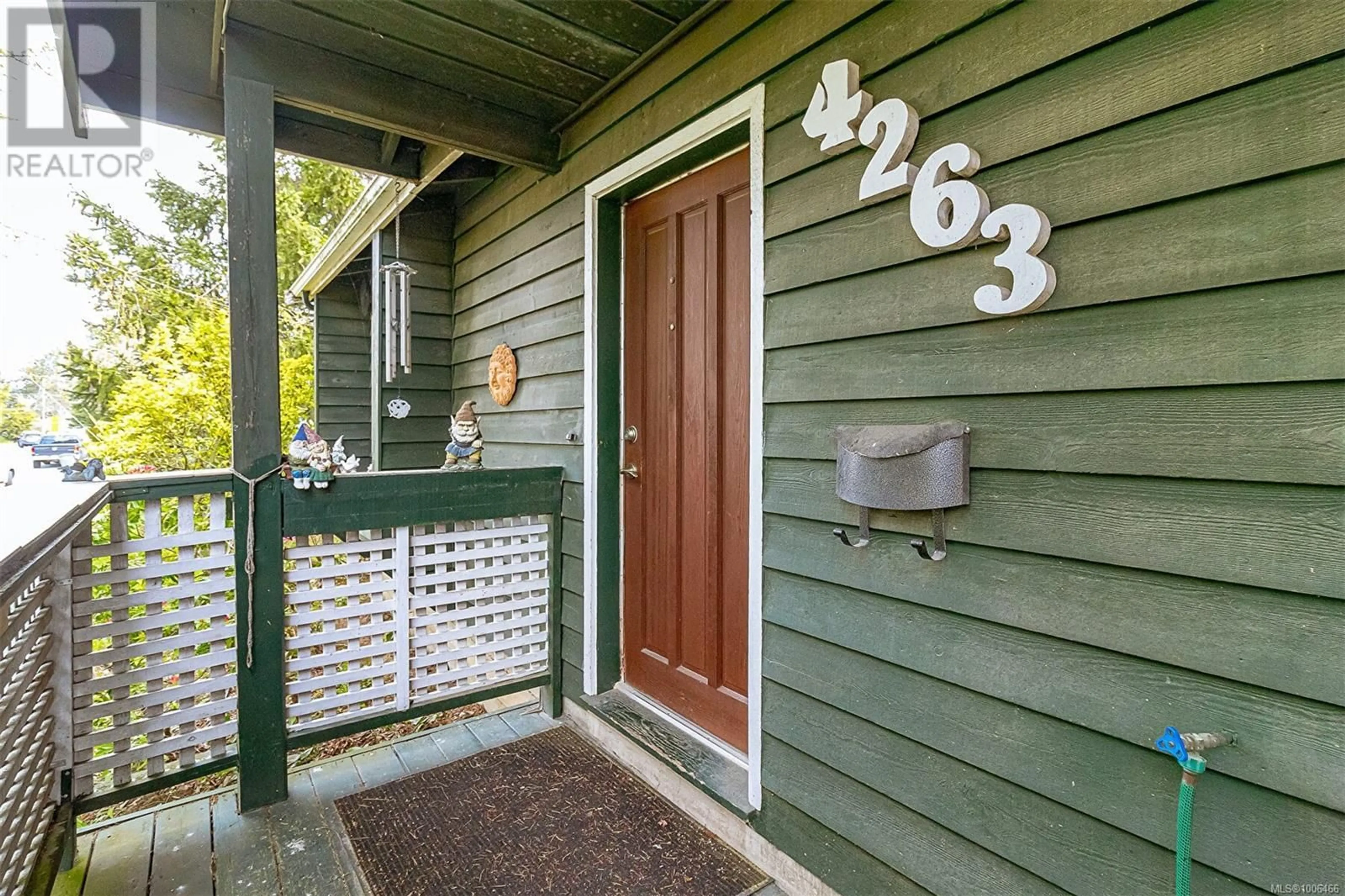 Indoor entryway for 4263 DIEPPE ROAD, Saanich British Columbia V8X2N2