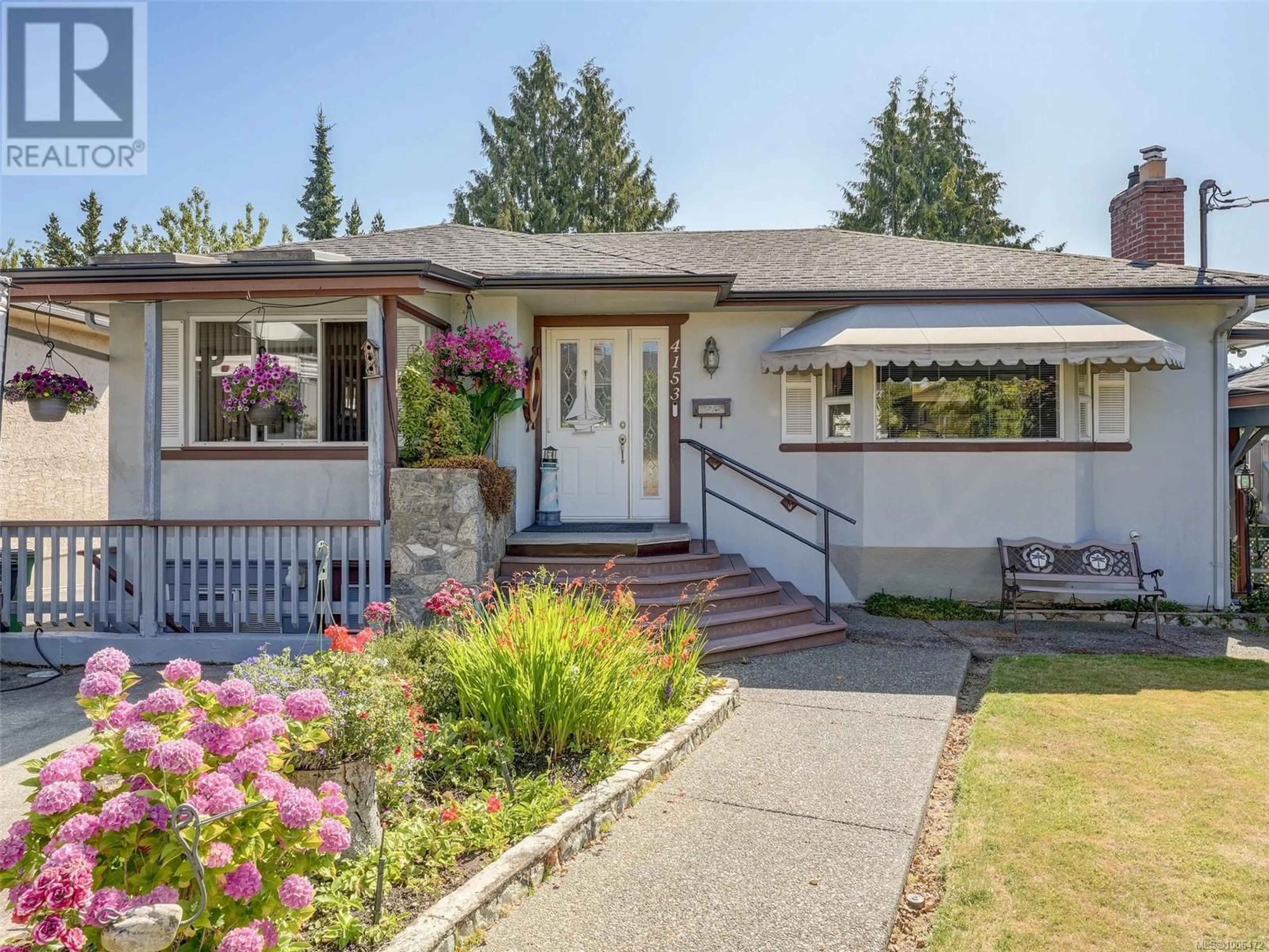 Home with vinyl exterior material, street for 4153 BIRTLES AVENUE, Saanich British Columbia V8Z3Z3