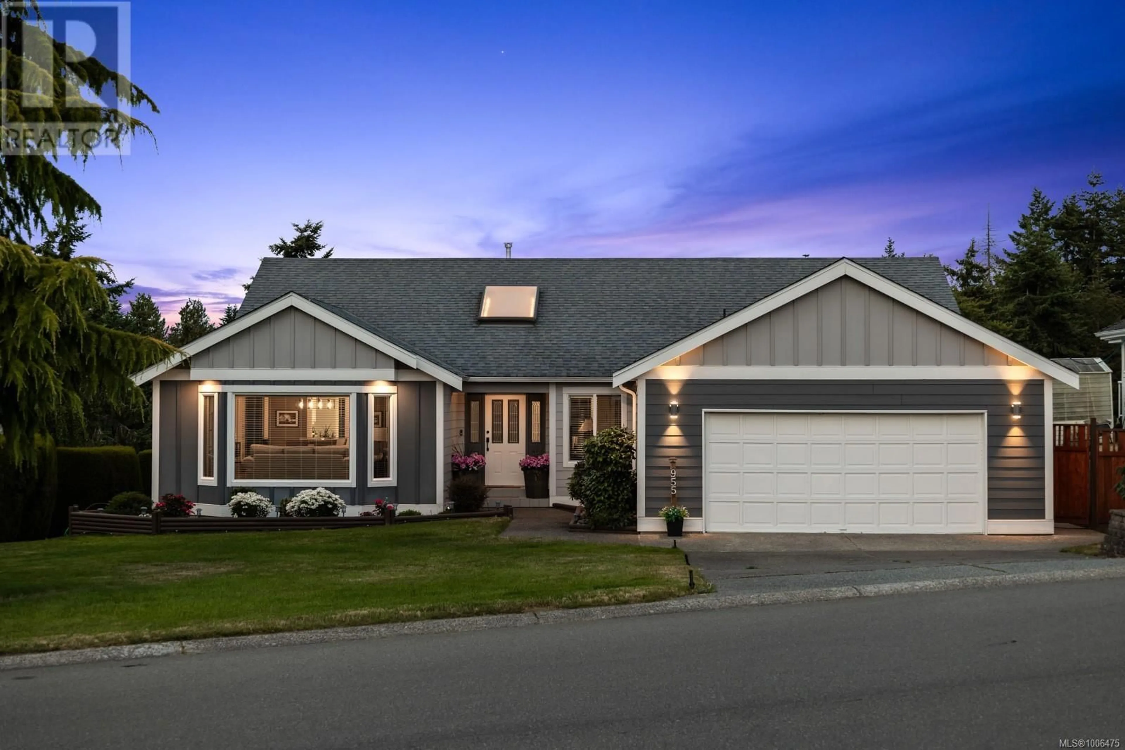 Home with vinyl exterior material, street for 955 ROYAL DORNOCH DRIVE, Qualicum Beach British Columbia V9K1E1