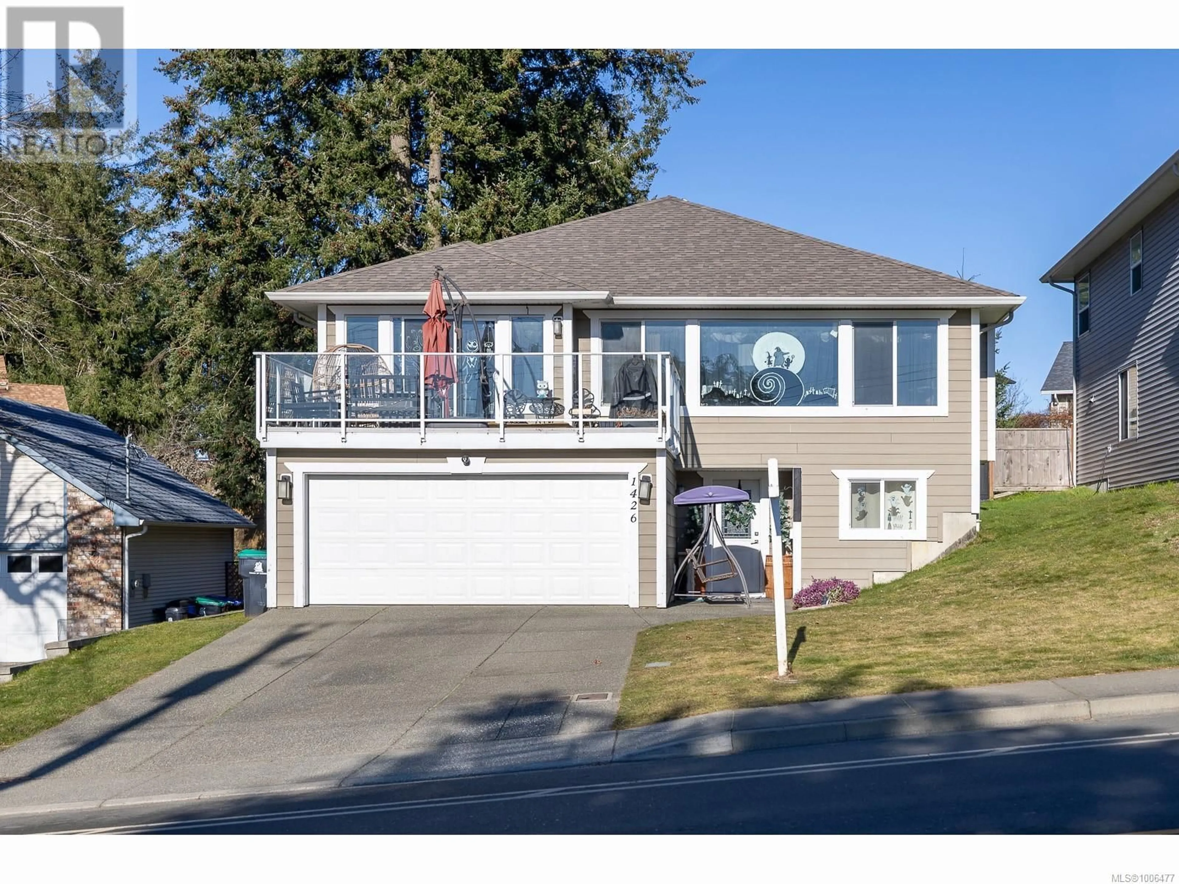 Home with vinyl exterior material, street for 1426 NOEL AVENUE, Comox British Columbia V9M3C6