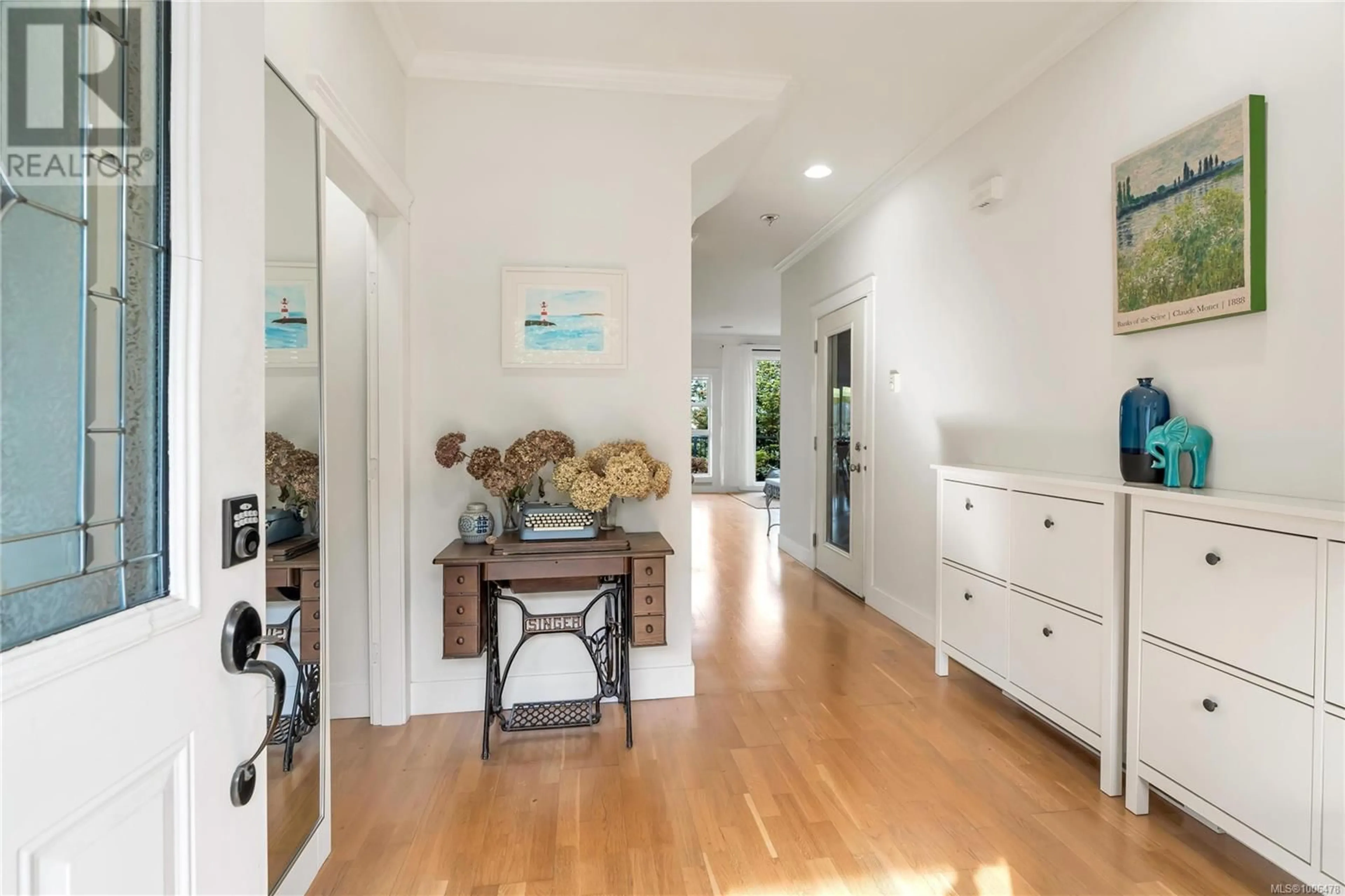 Indoor entryway for 2111 LONGSPUR DRIVE, Langford British Columbia V9B0E7