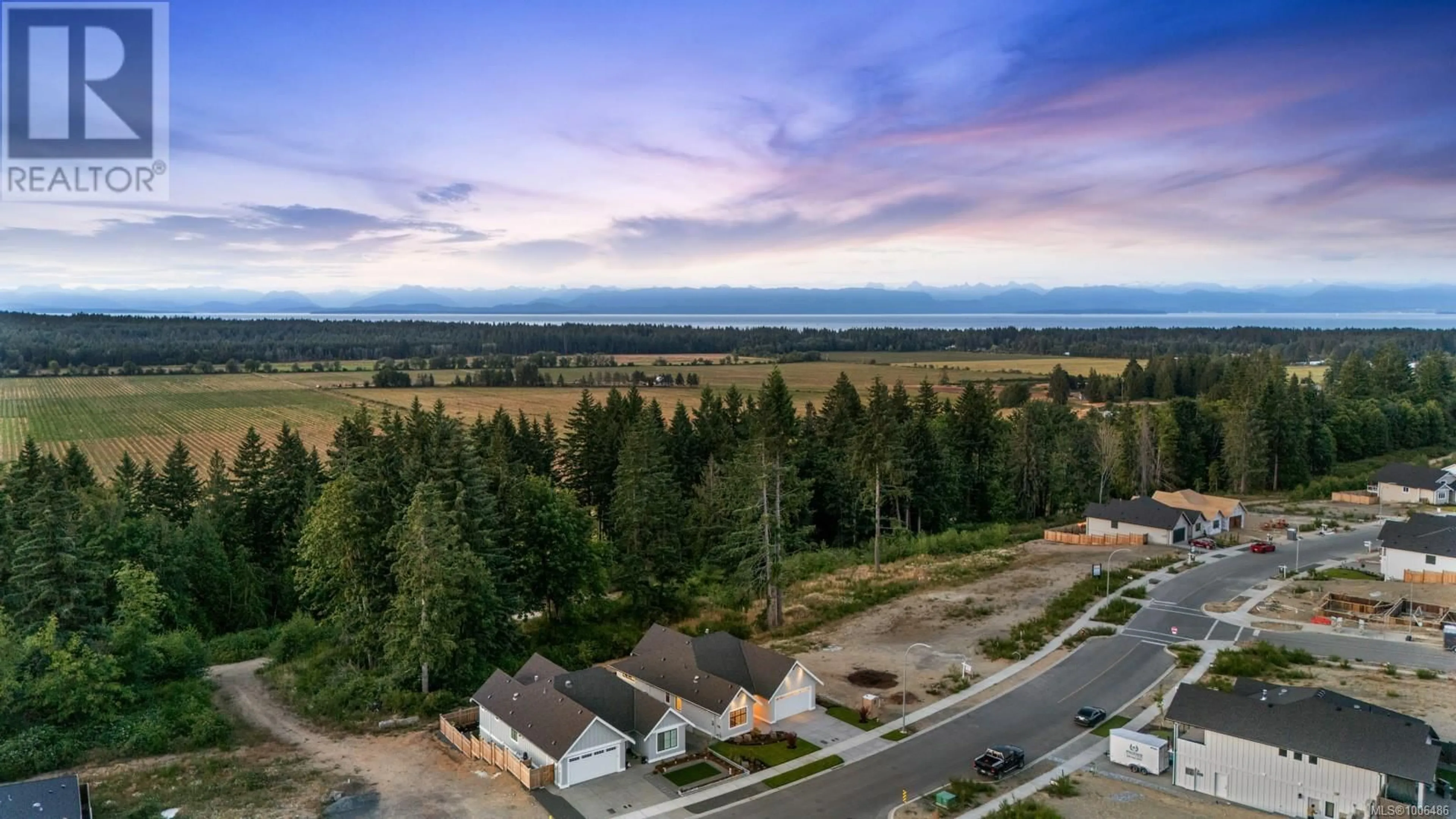 A pic from outside/outdoor area/front of a property/back of a property/a pic from drone, unknown for 1634 CROWN ISLE BOULEVARD, Courtenay British Columbia V9N9X5