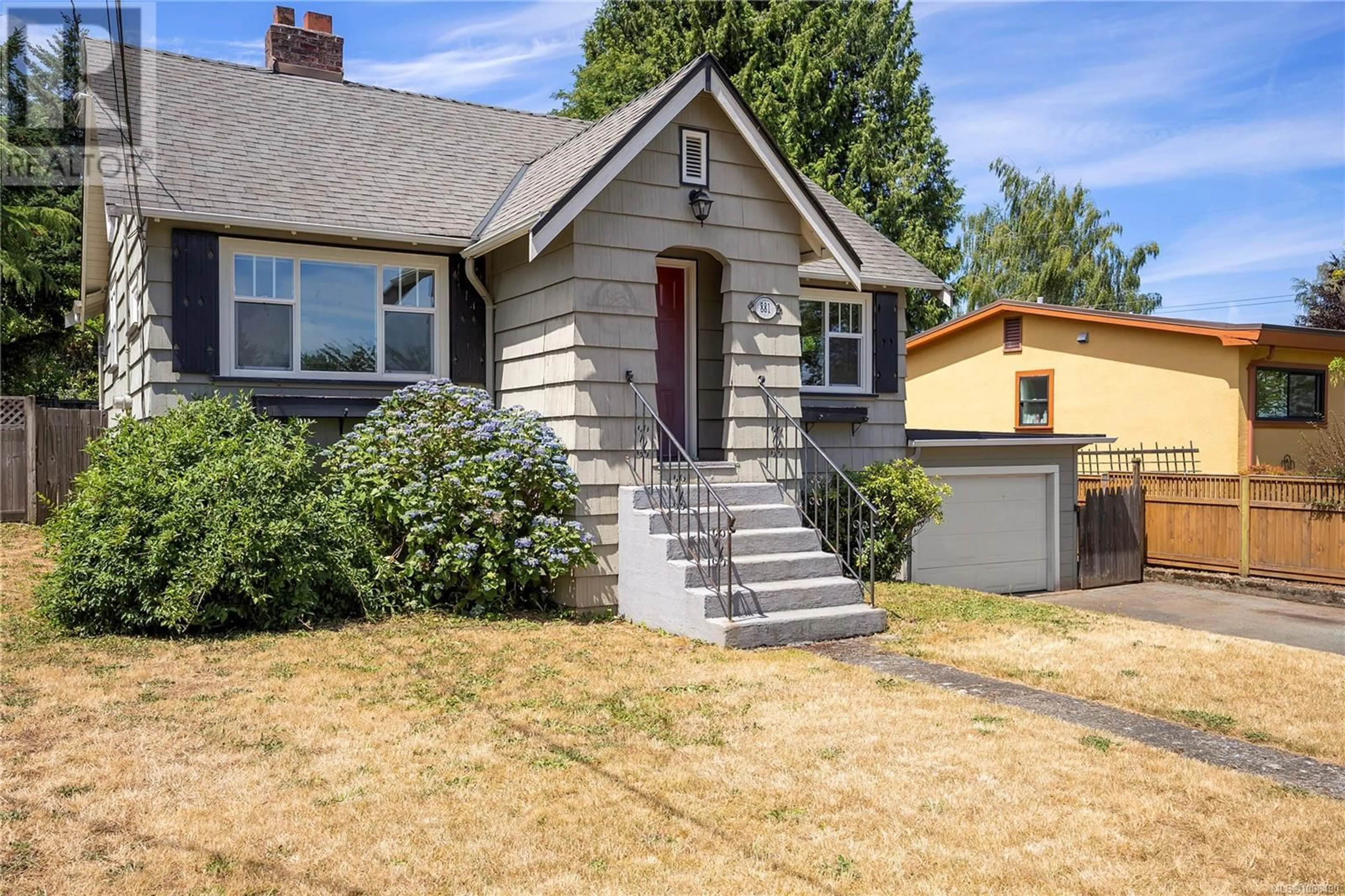 Home with vinyl exterior material, street for 881 MILLSTONE AVENUE, Nanaimo British Columbia V9S5B4