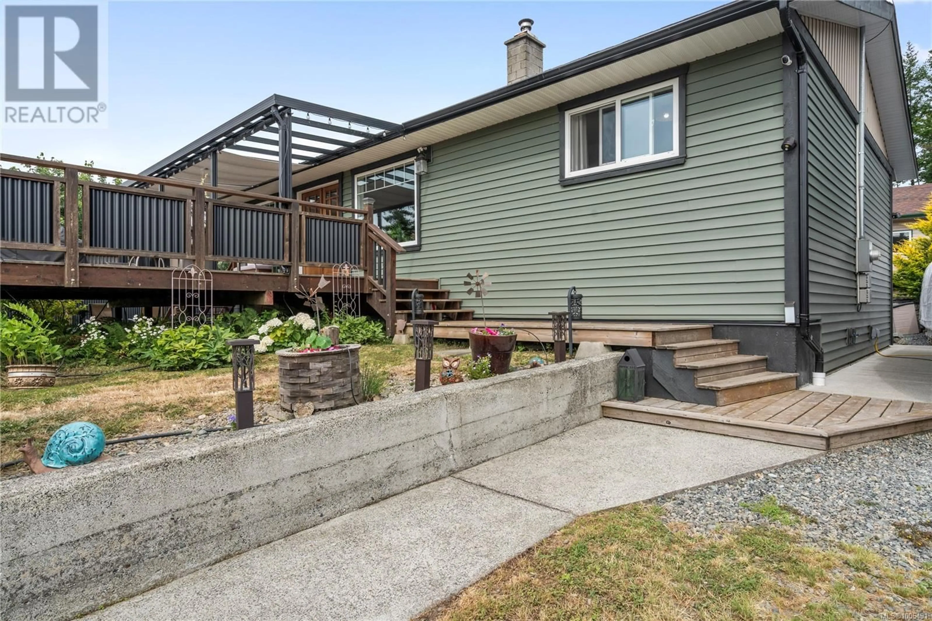 Home with vinyl exterior material, street for 1669 GERRAND ROAD, Nanaimo British Columbia V9X1W1