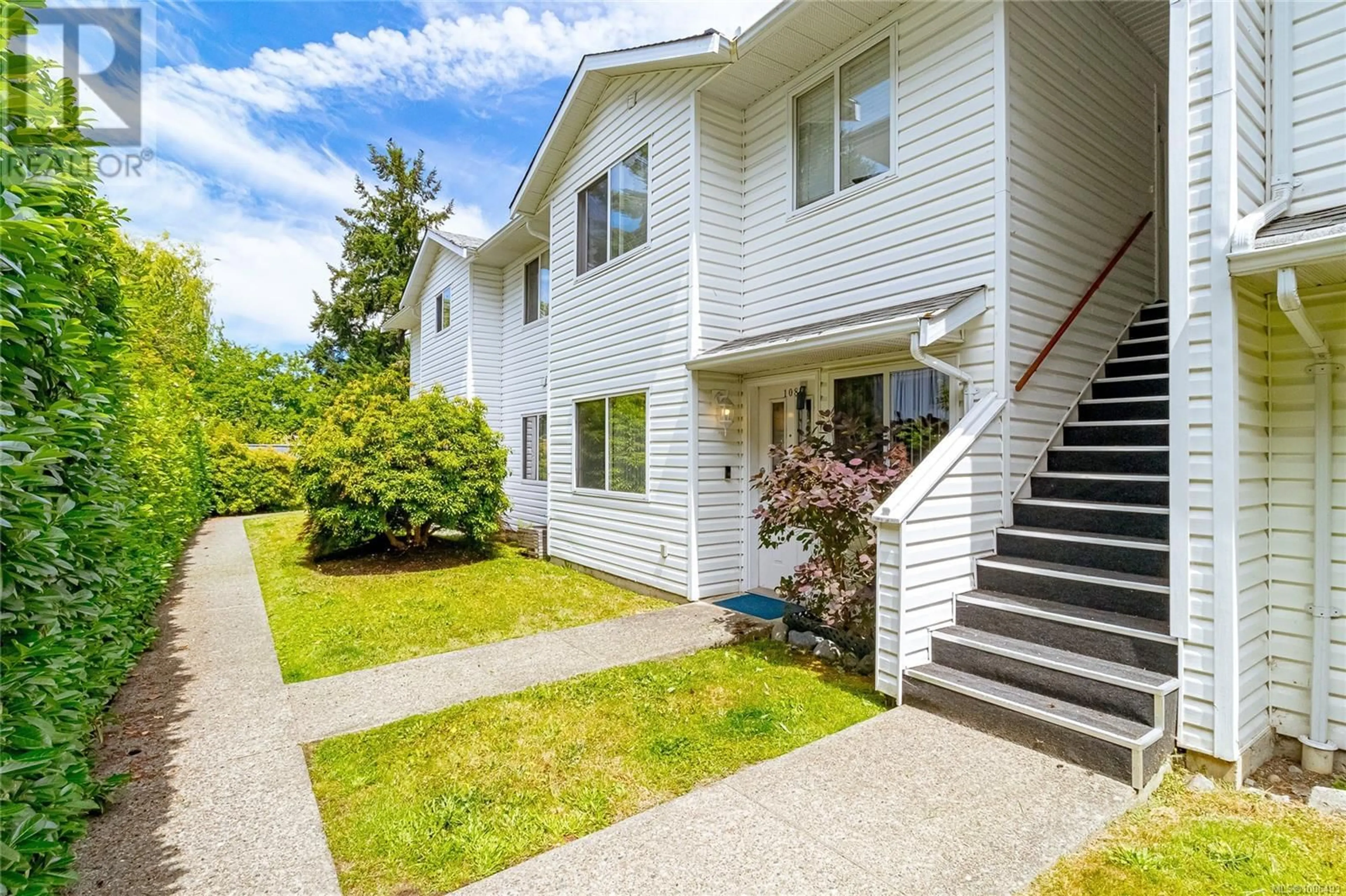 Home with vinyl exterior material, street for 108 - 2555 DINGWALL STREET, Duncan British Columbia V9L2Y8