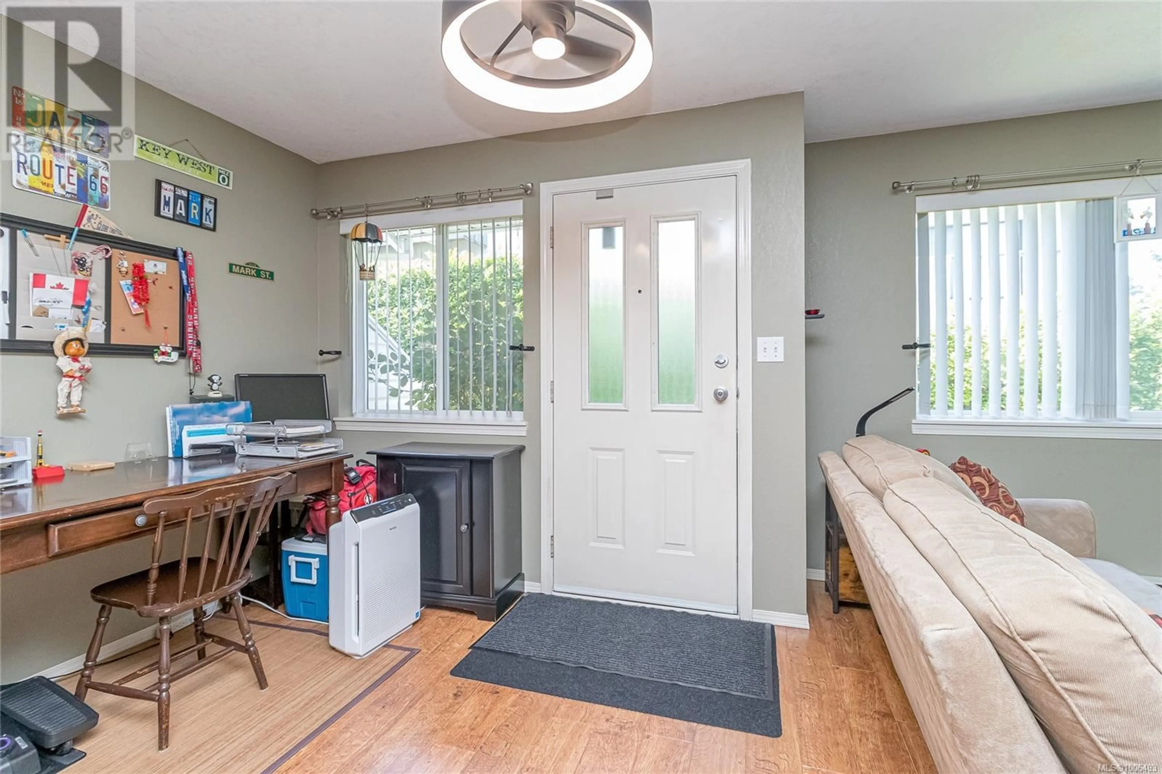Indoor entryway for 108 - 2555 DINGWALL STREET, Duncan British Columbia V9L2Y8