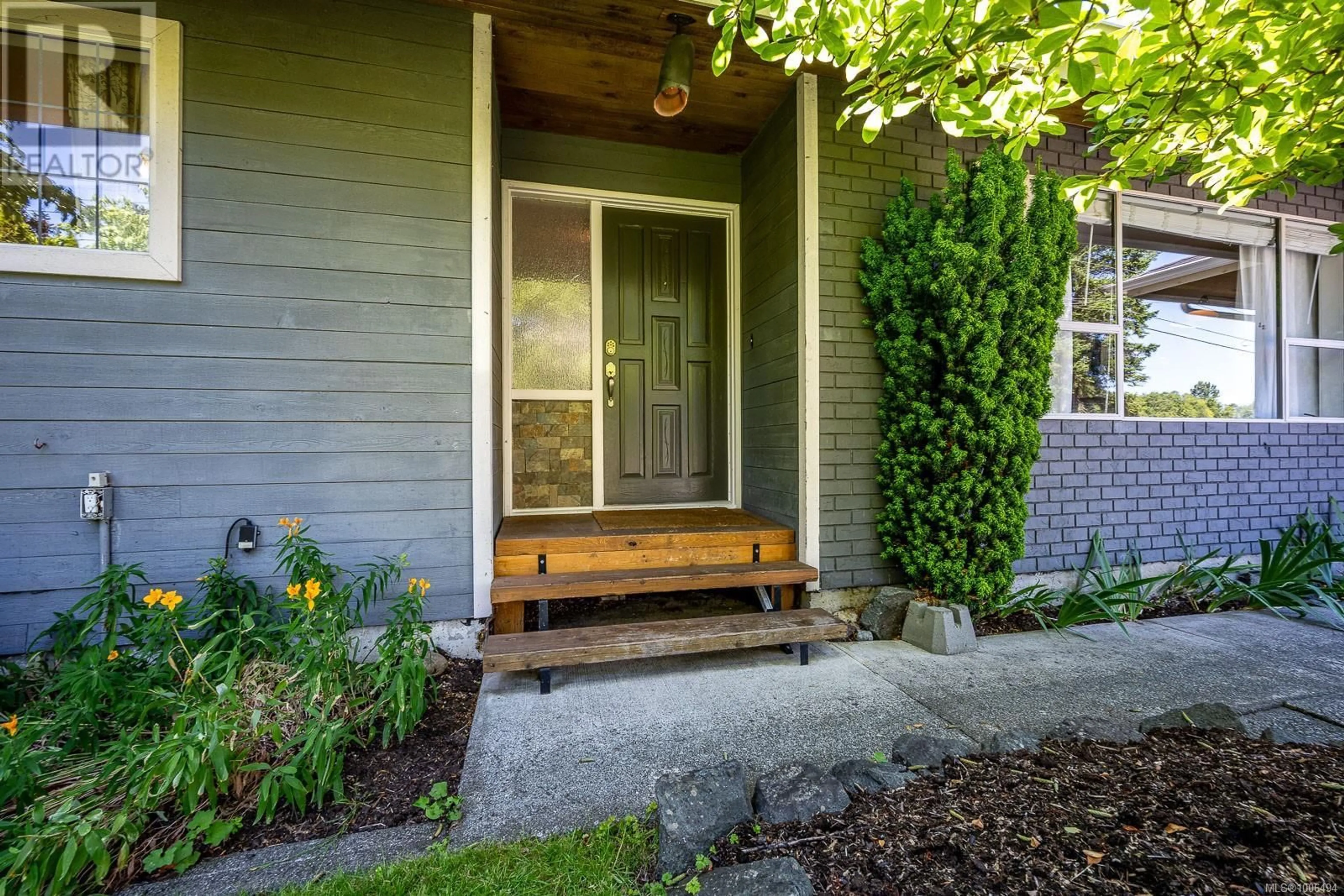 Indoor entryway for 3830 SUTIL ROAD, Campbell River British Columbia V9H1J5