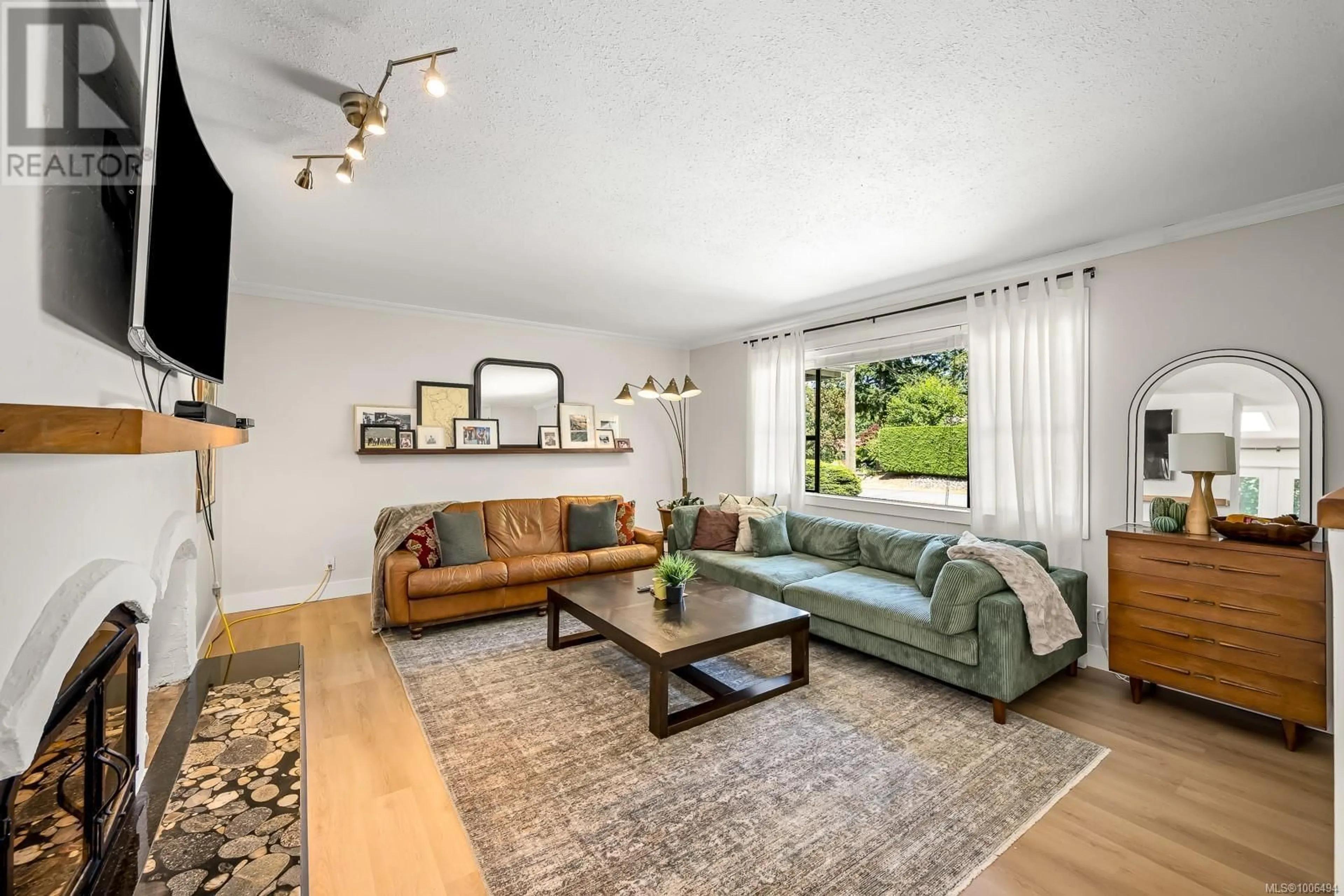 Living room with furniture, unknown for 3830 SUTIL ROAD, Campbell River British Columbia V9H1J5