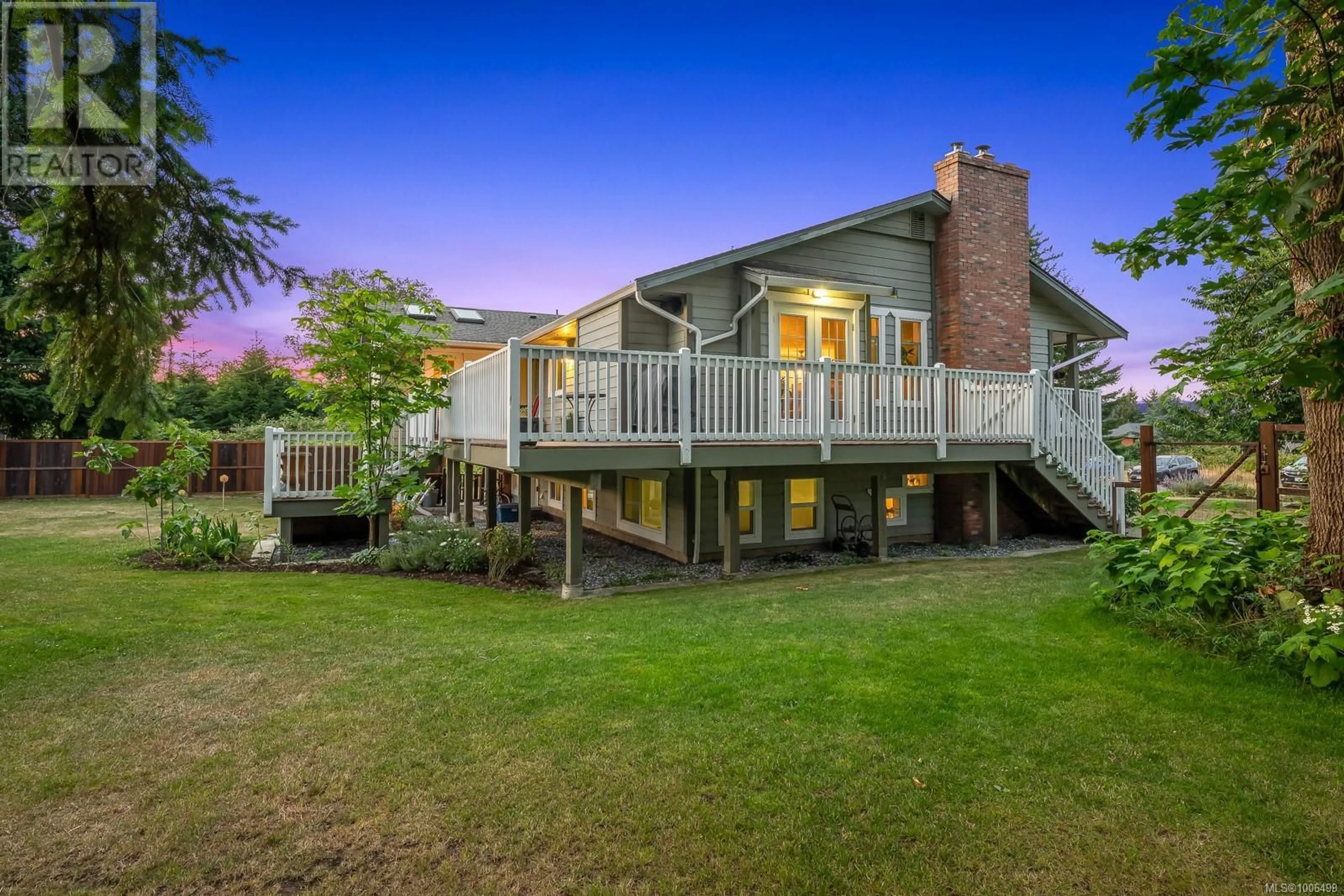 A pic from outside/outdoor area/front of a property/back of a property/a pic from drone, unknown for 471 BUTCHERS ROAD, Comox British Columbia V9M3W6
